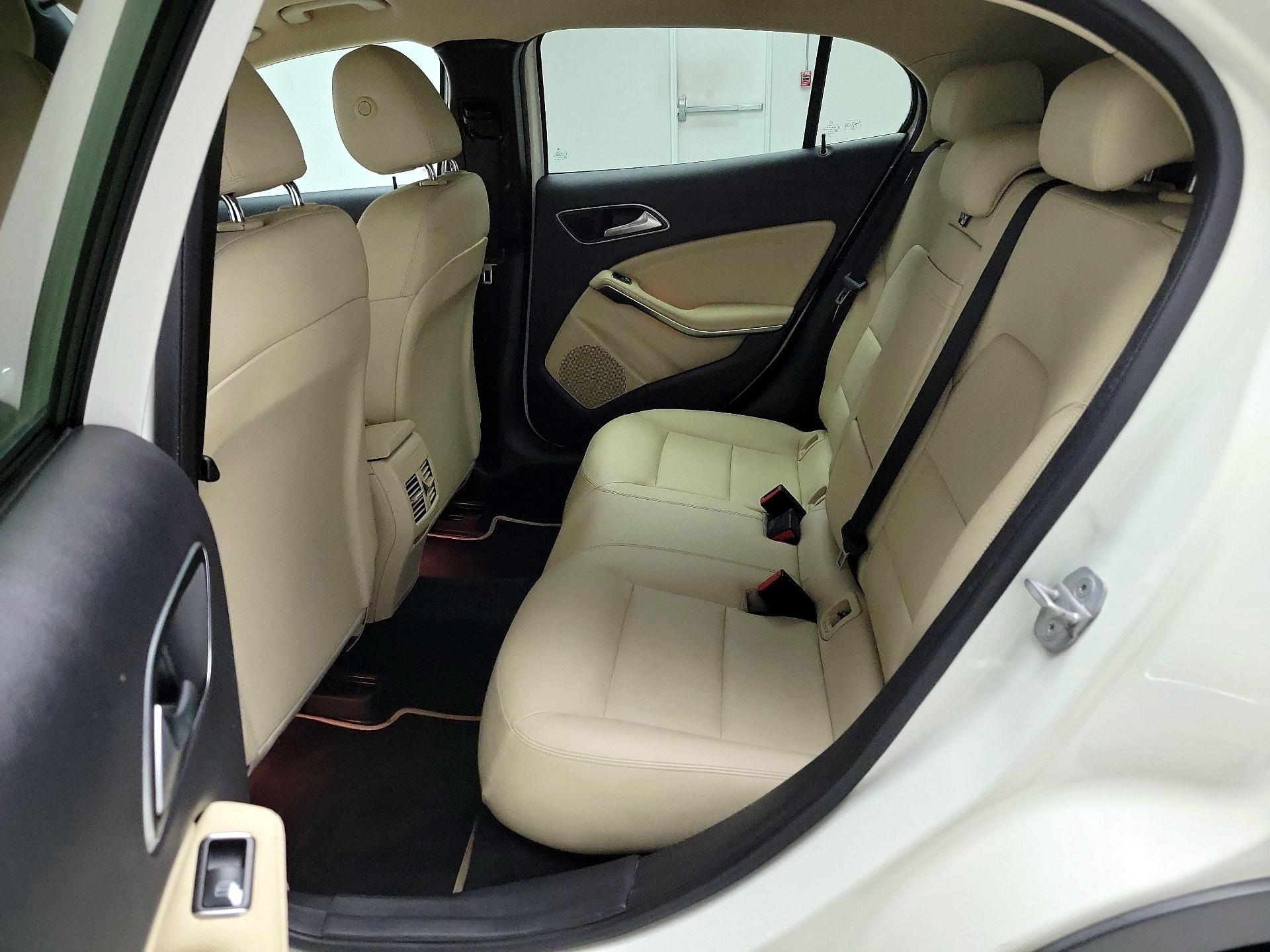 Thumbnail: 2017 Mercedes-Benz GLA - 18