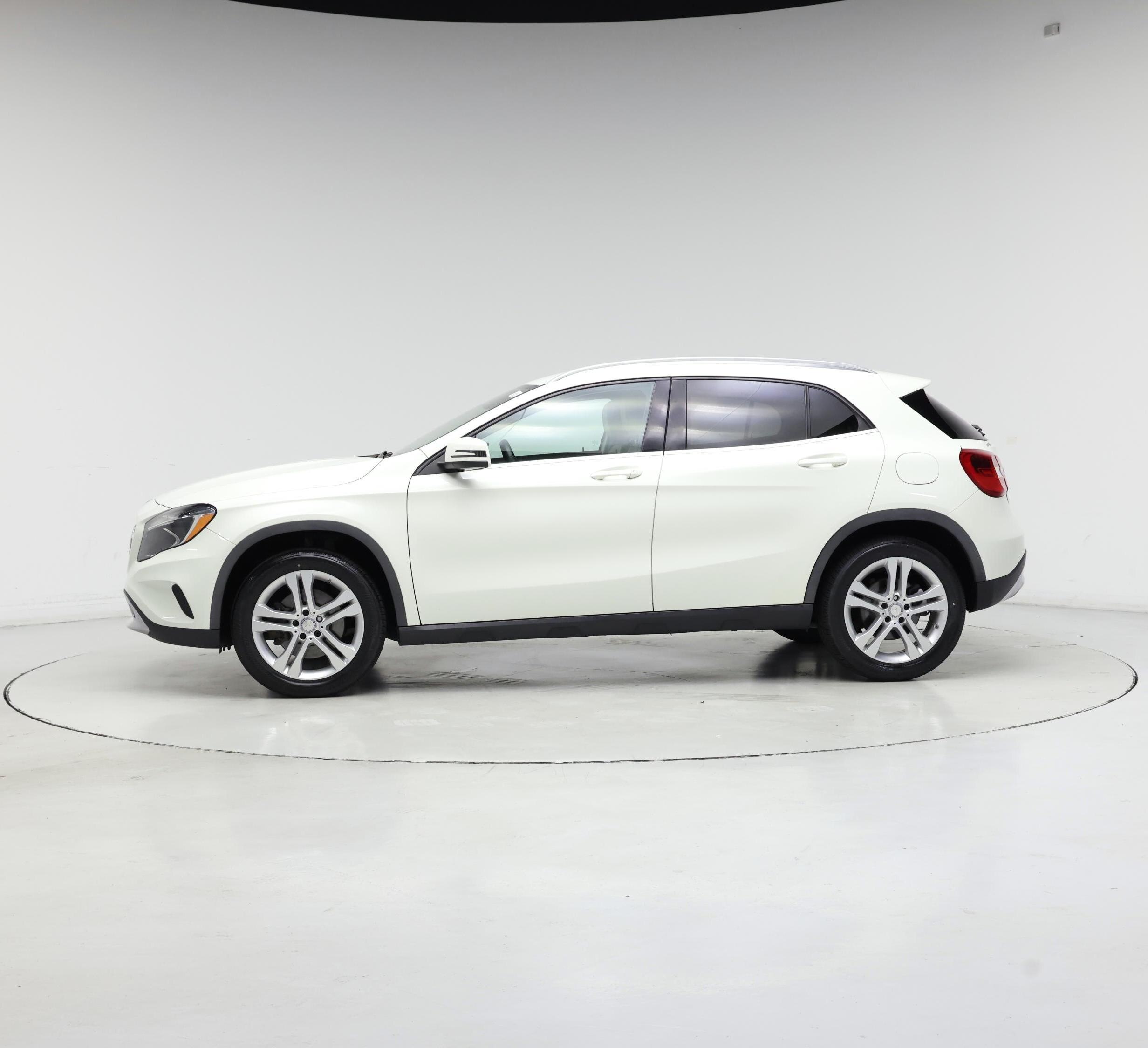 Thumbnail: 2017 Mercedes-Benz GLA - 3
