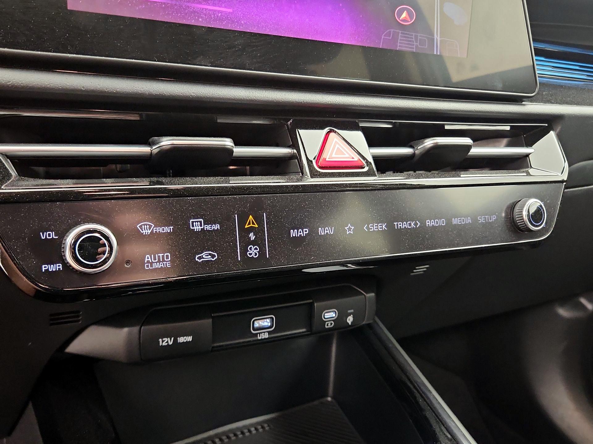 Thumbnail: 2024 Kia Niro - 16