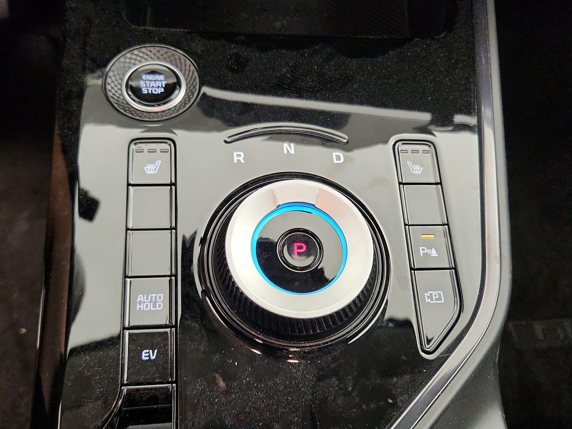 Thumbnail: 2024 Kia Niro - 17