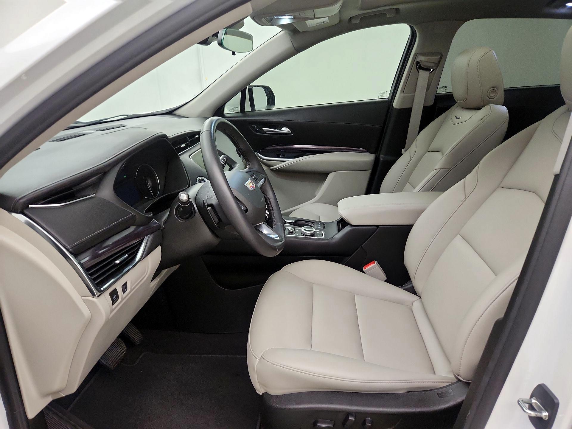 Thumbnail: 2023 Cadillac XT4 - 11