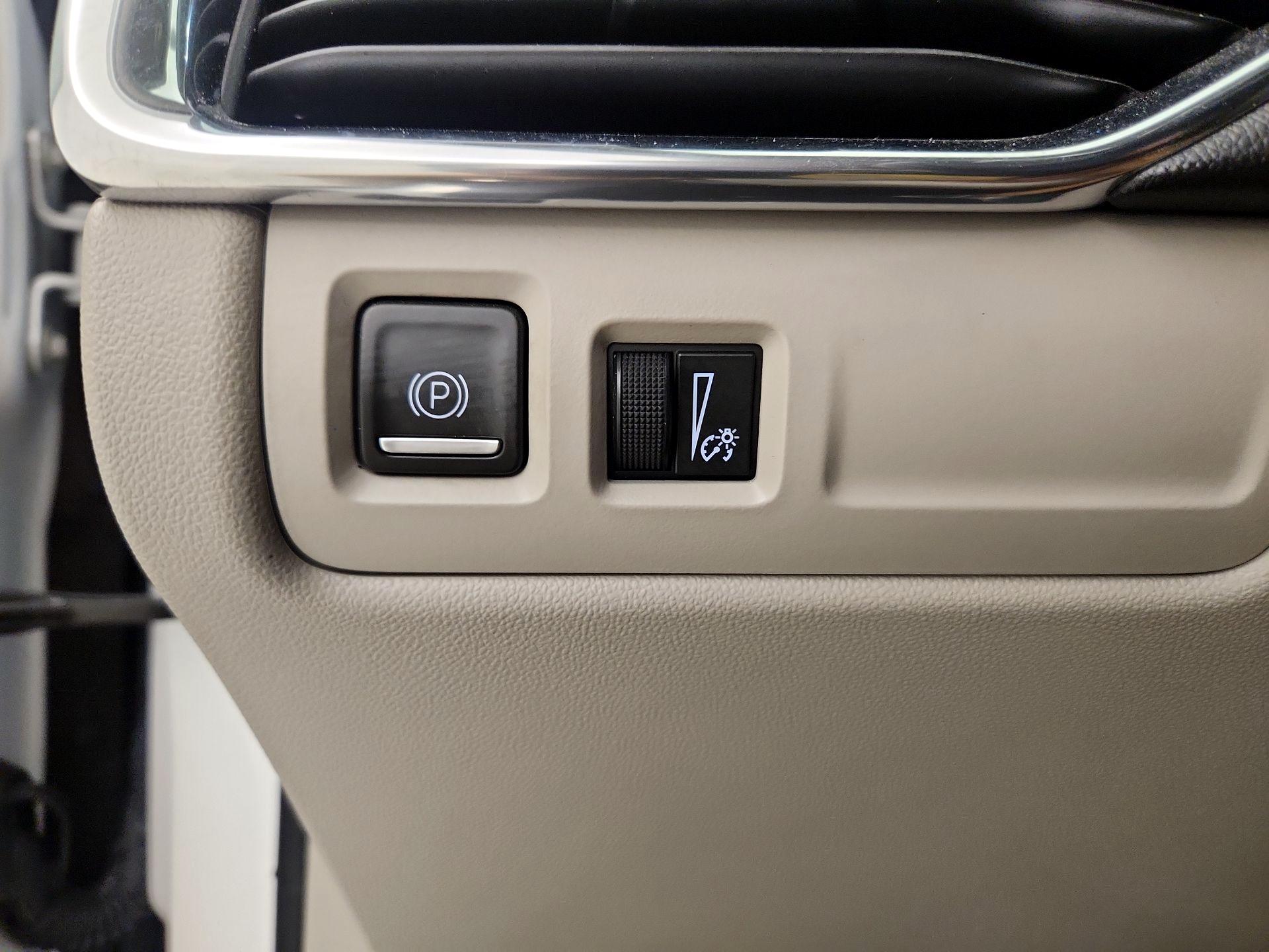Thumbnail: 2023 Cadillac XT4 - 13