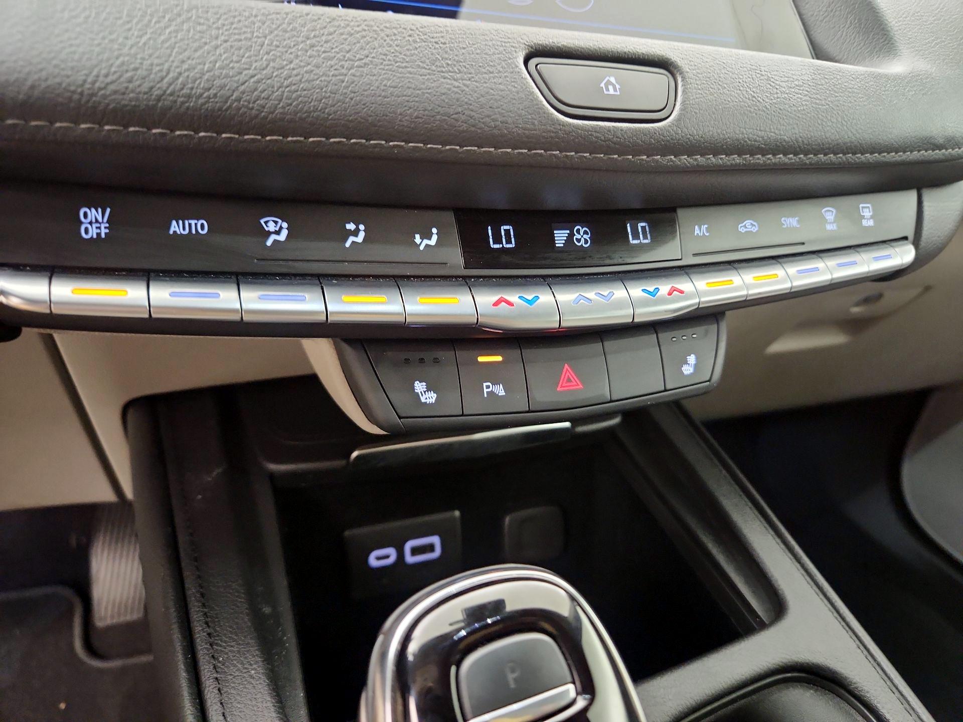 Thumbnail: 2023 Cadillac XT4 - 16