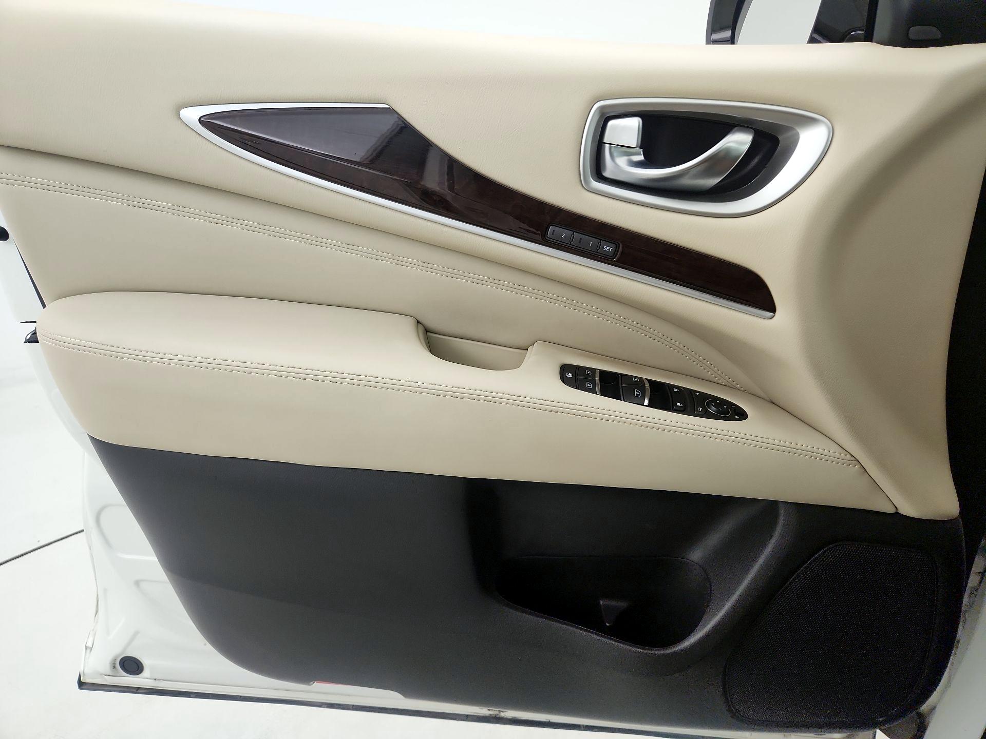 Thumbnail: 2016 INFINITI QX60 - 12