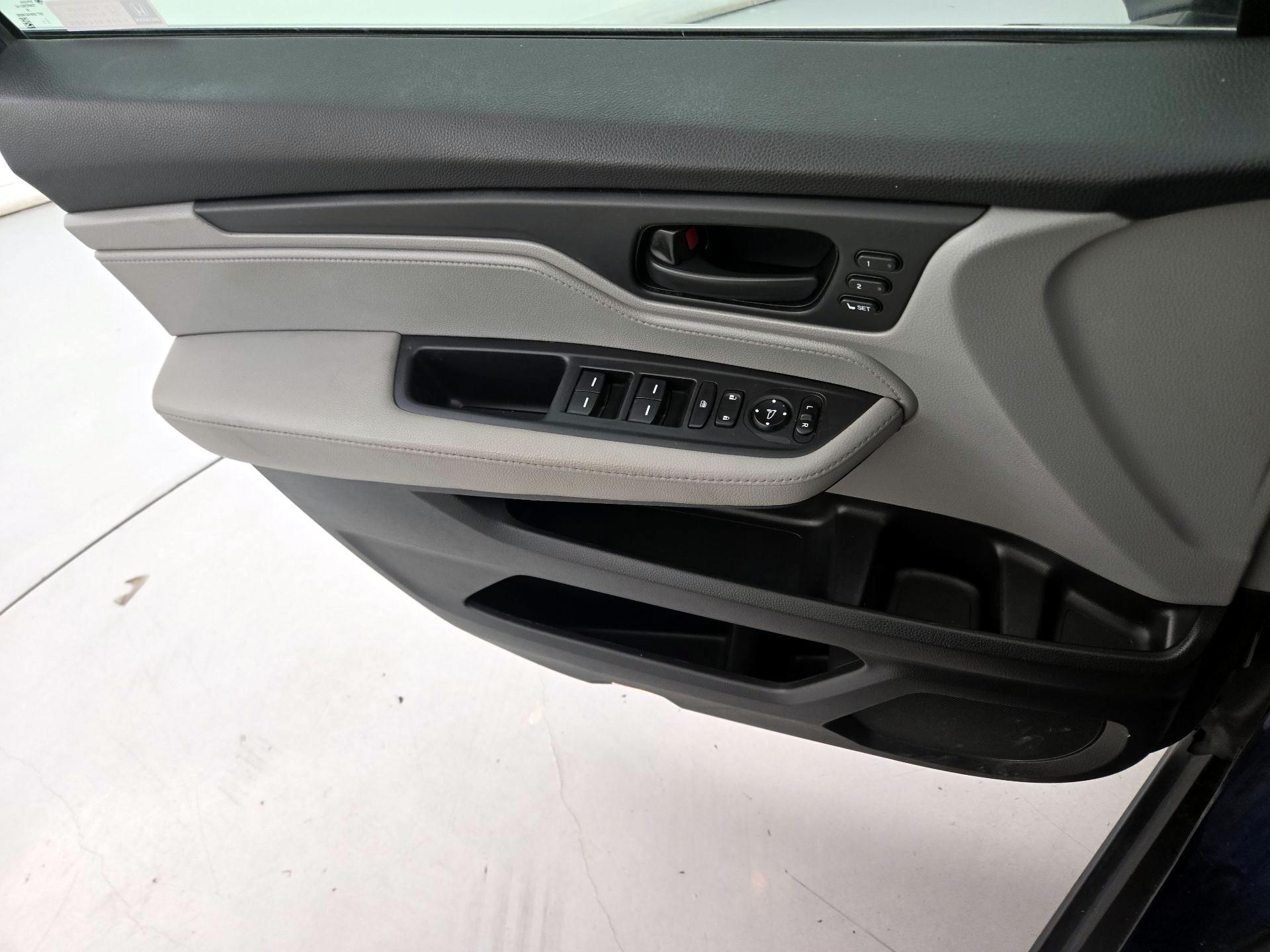 Thumbnail: 2019 Honda Odyssey - 12