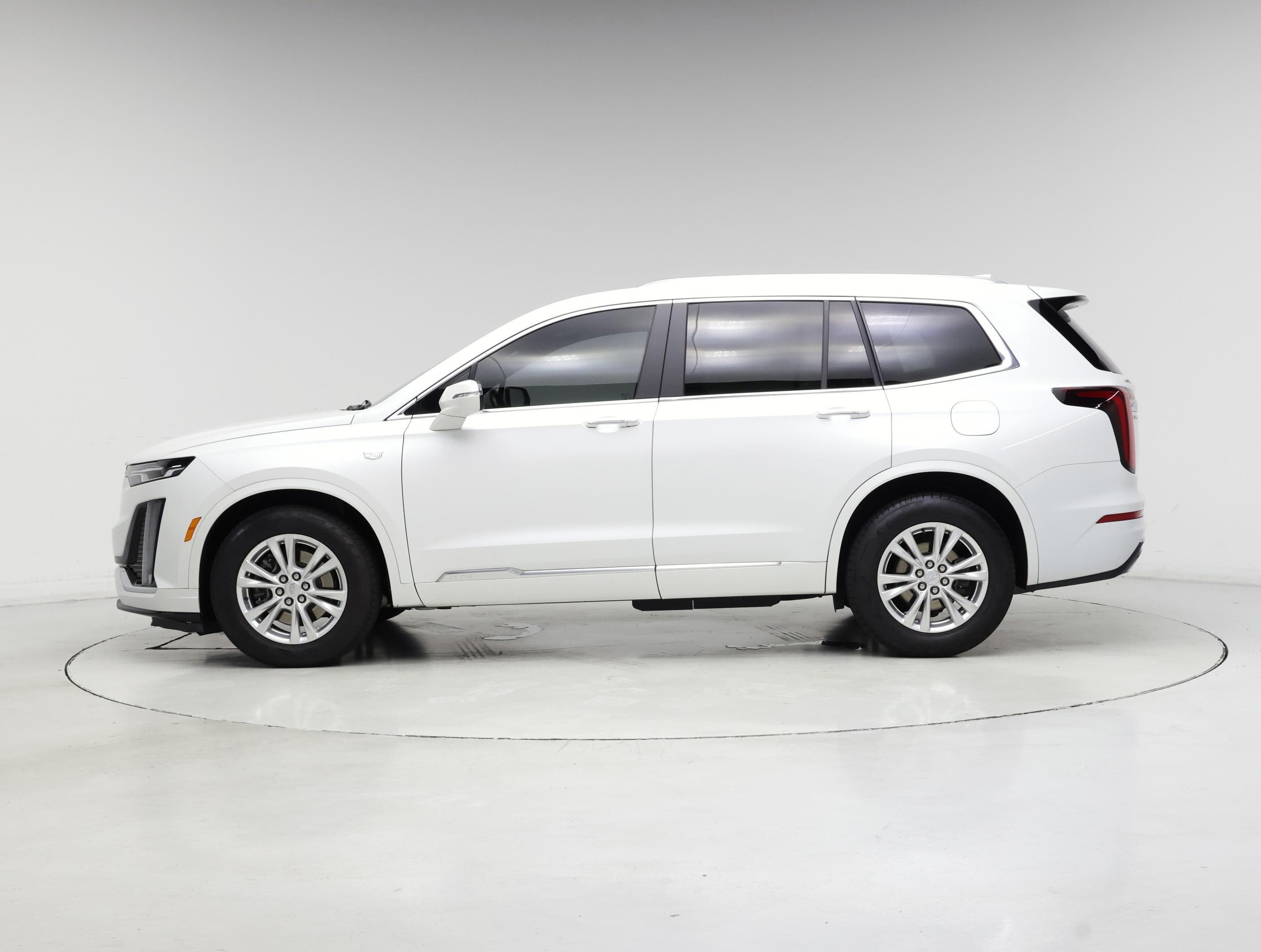 Thumbnail: 2021 Cadillac XT6 - 3