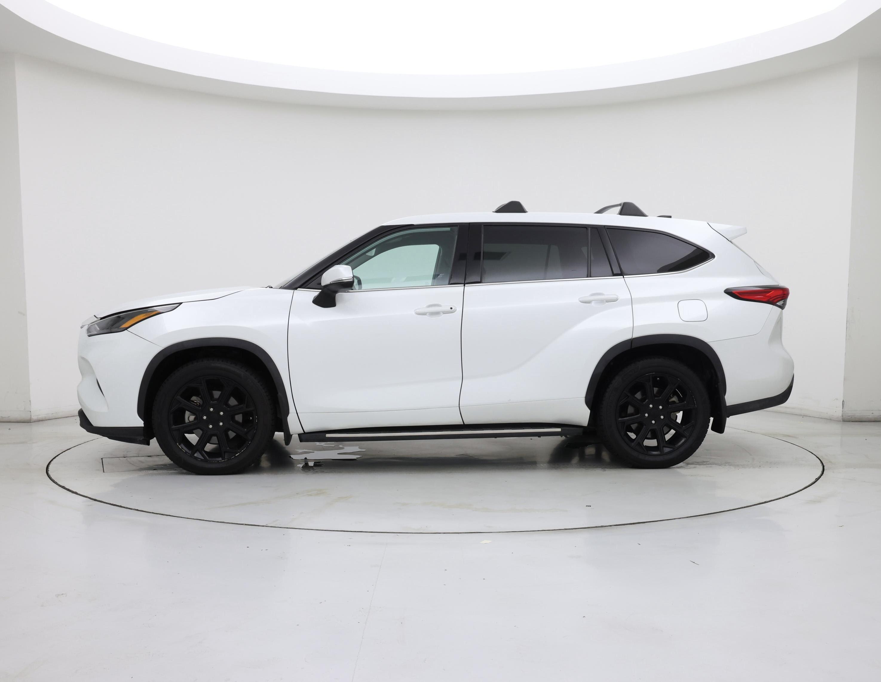 Thumbnail: 2022 Toyota Highlander - 3
