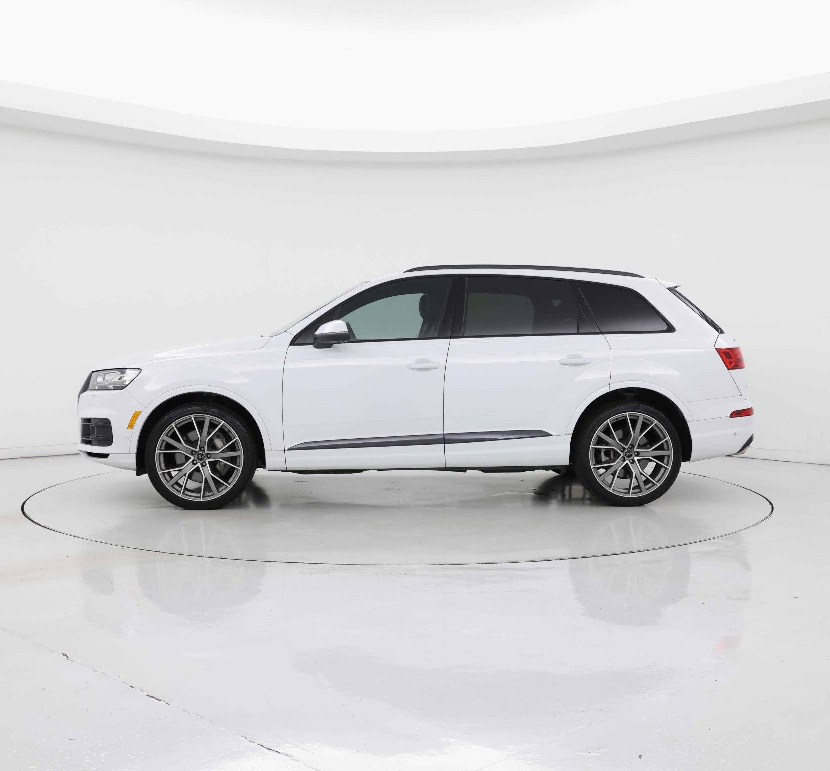 Thumbnail: 2019 Audi Q7 - 3