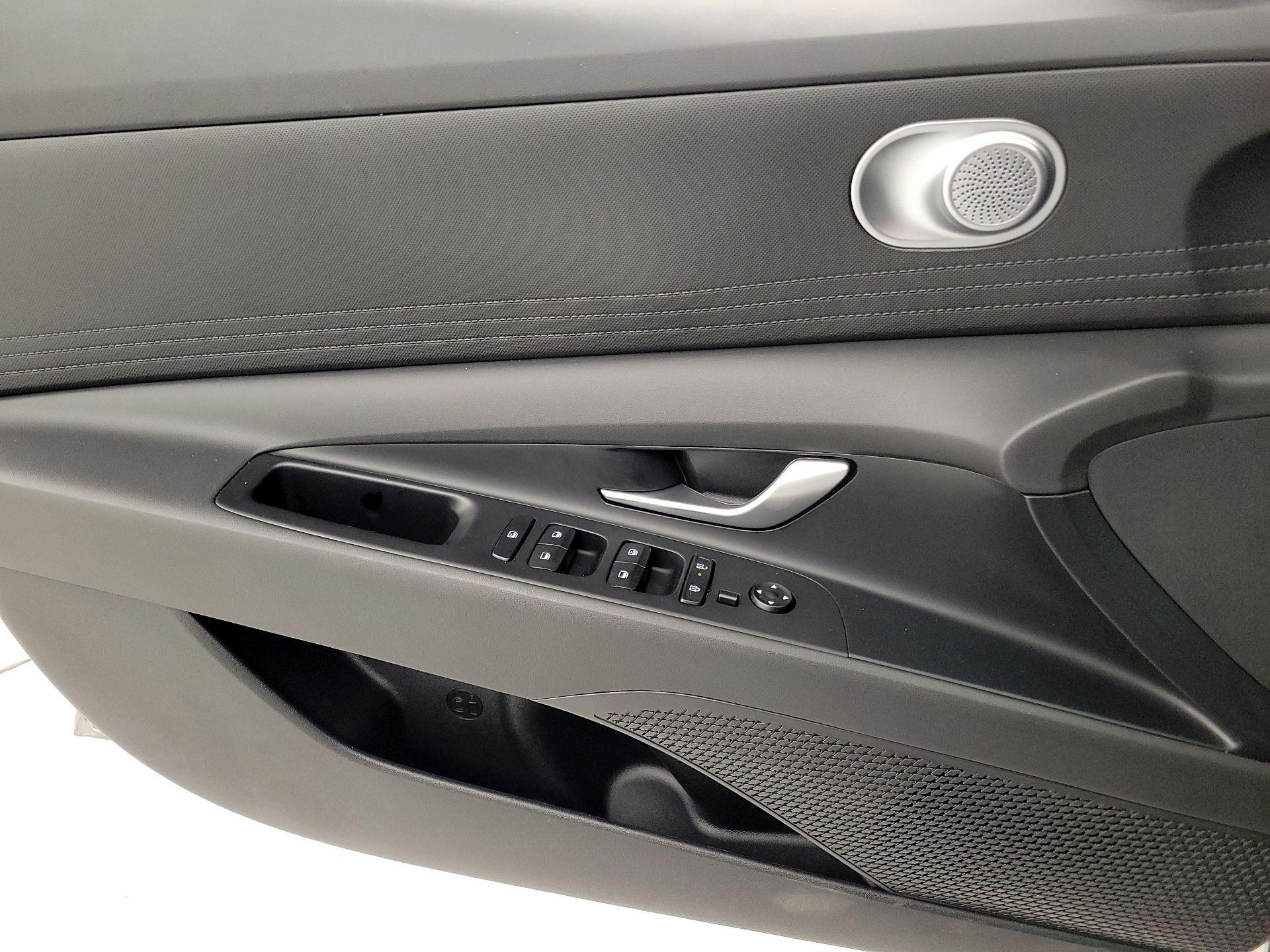 Thumbnail: 2024 Hyundai Elantra - 12