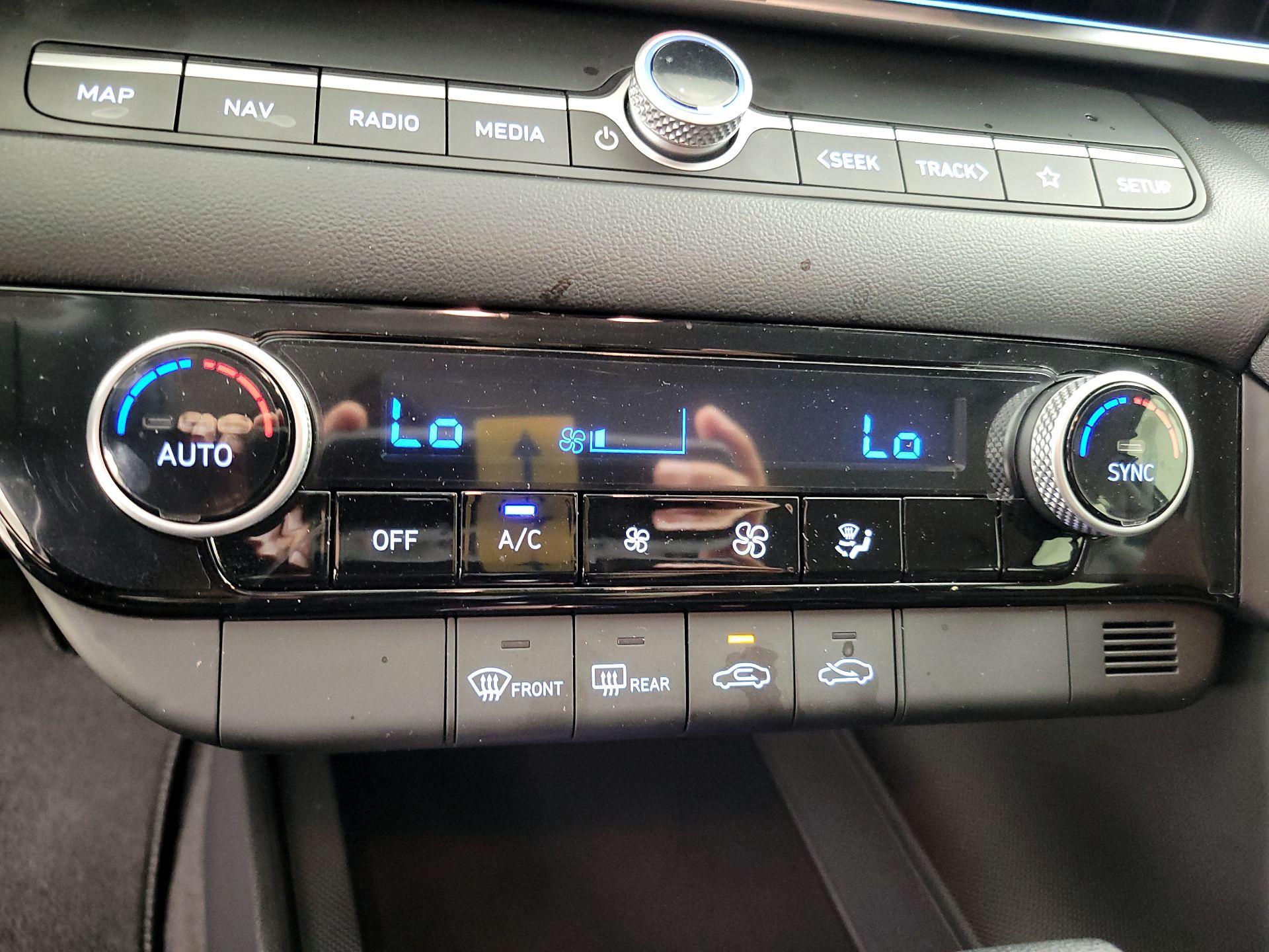 Thumbnail: 2024 Hyundai Elantra - 17