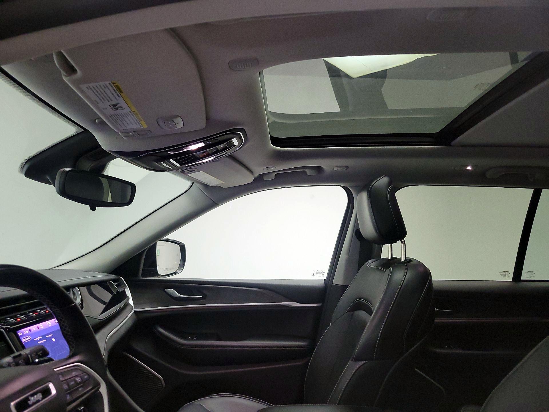 Thumbnail: 2022 Jeep Grand Cherokee - 19