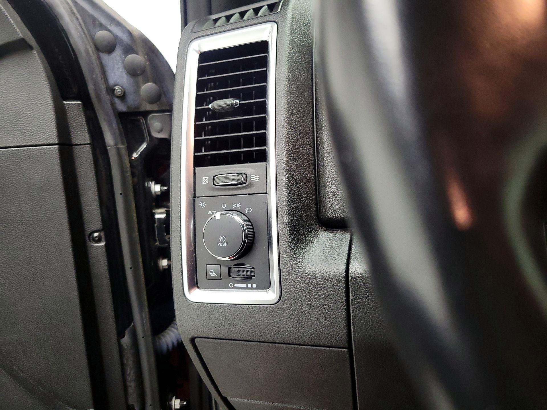 Thumbnail: 2022 RAM 1500 Classic - 13