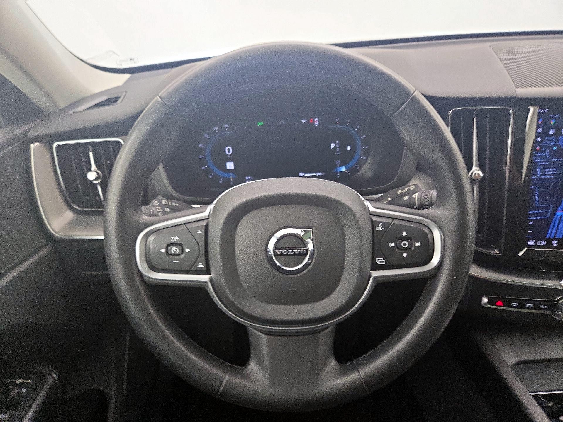 Thumbnail: 2023 Volvo XC60 - 10