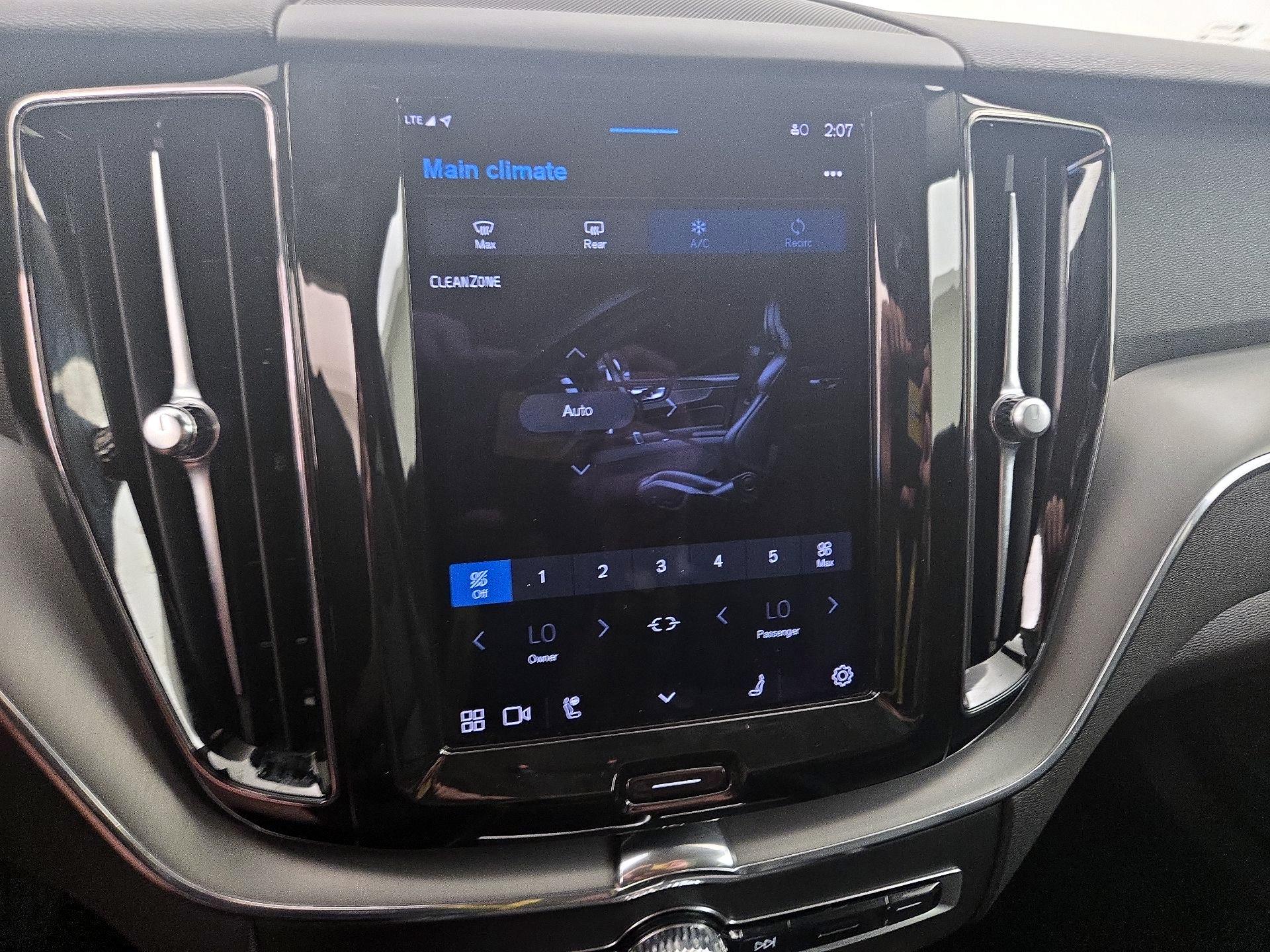 Thumbnail: 2023 Volvo XC60 - 17