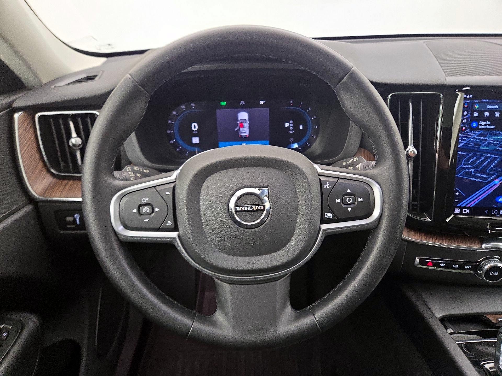 Thumbnail: 2022 Volvo XC60 - 10