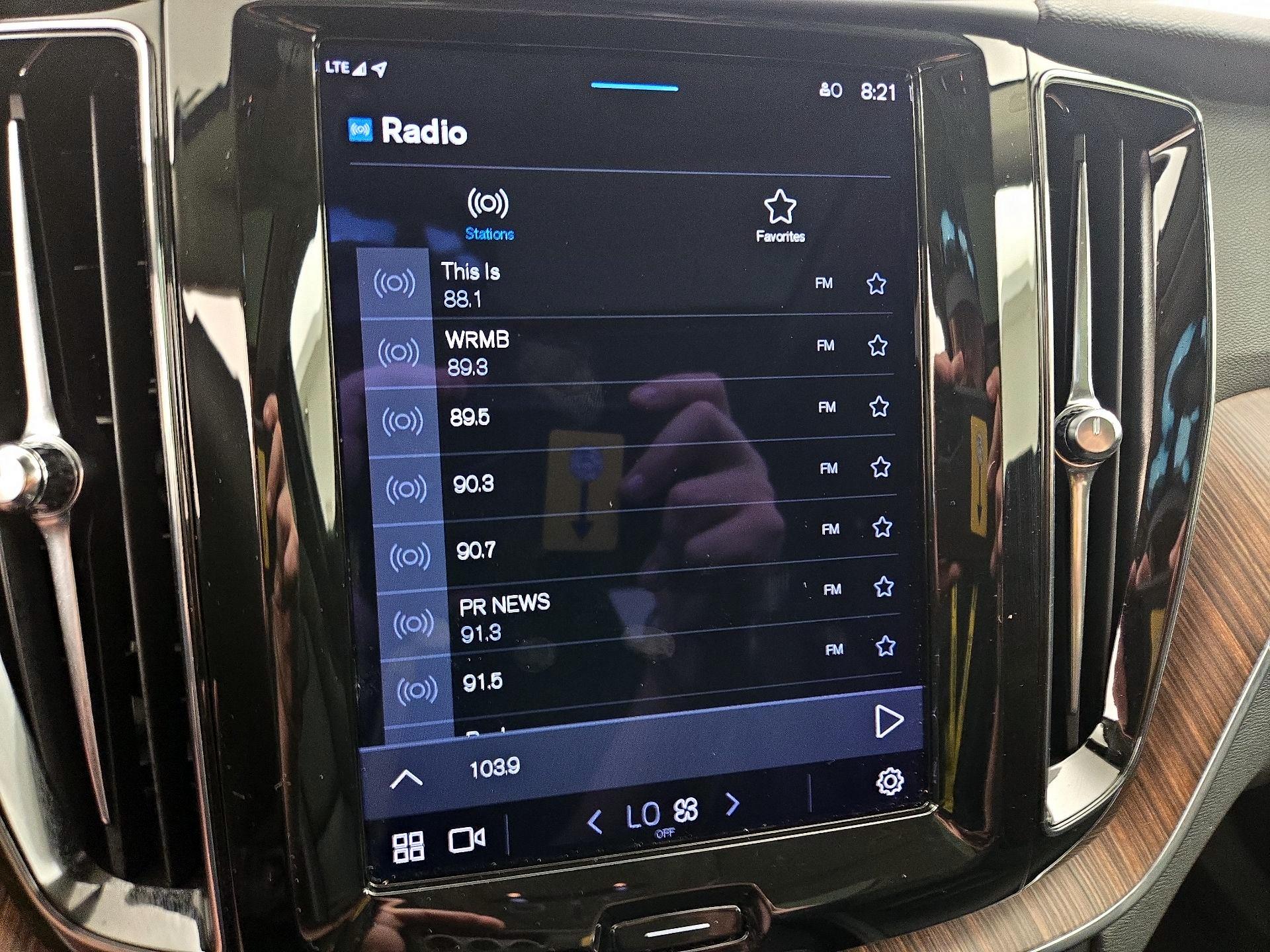Thumbnail: 2022 Volvo XC60 - 16