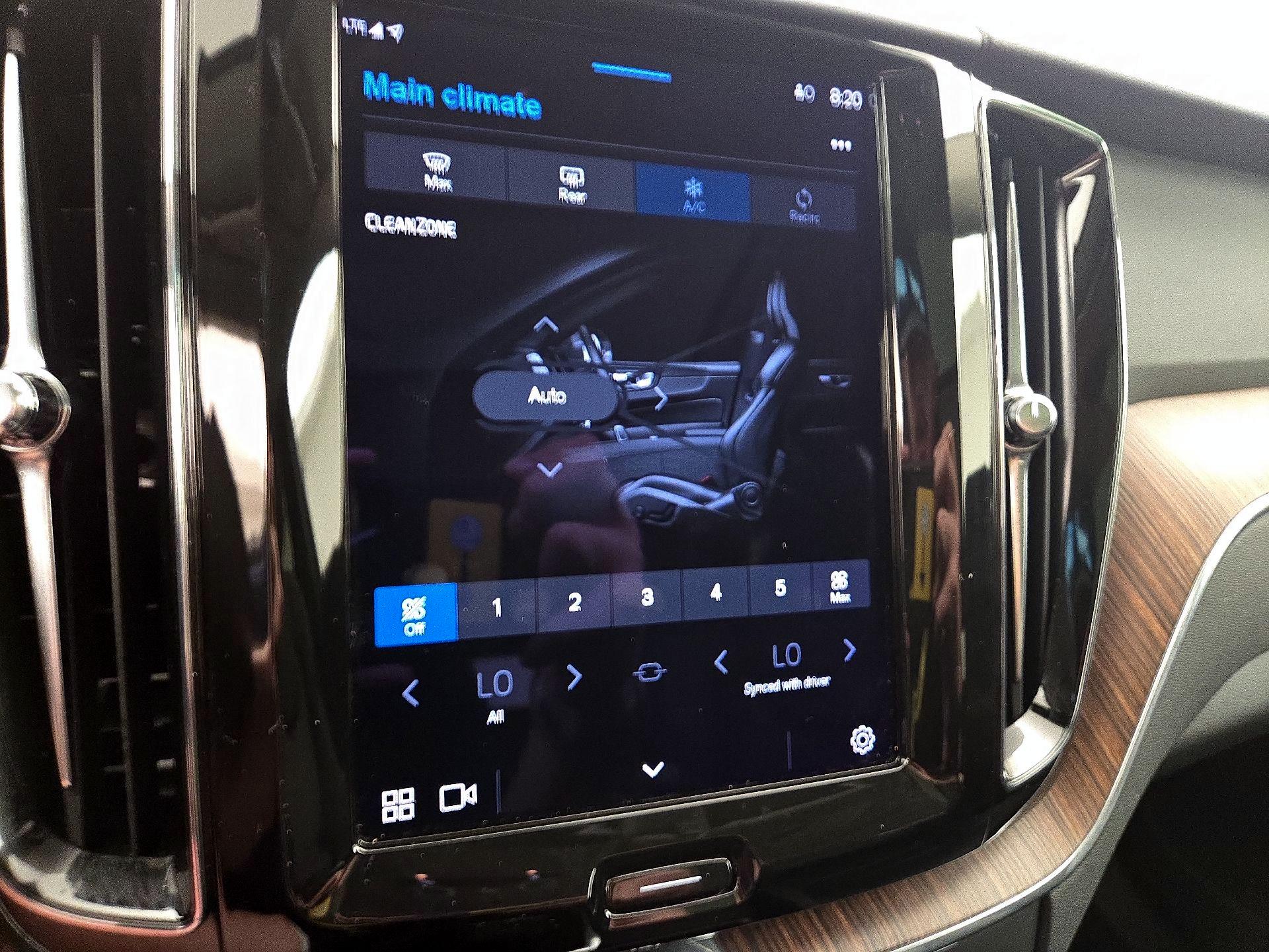 Thumbnail: 2022 Volvo XC60 - 17