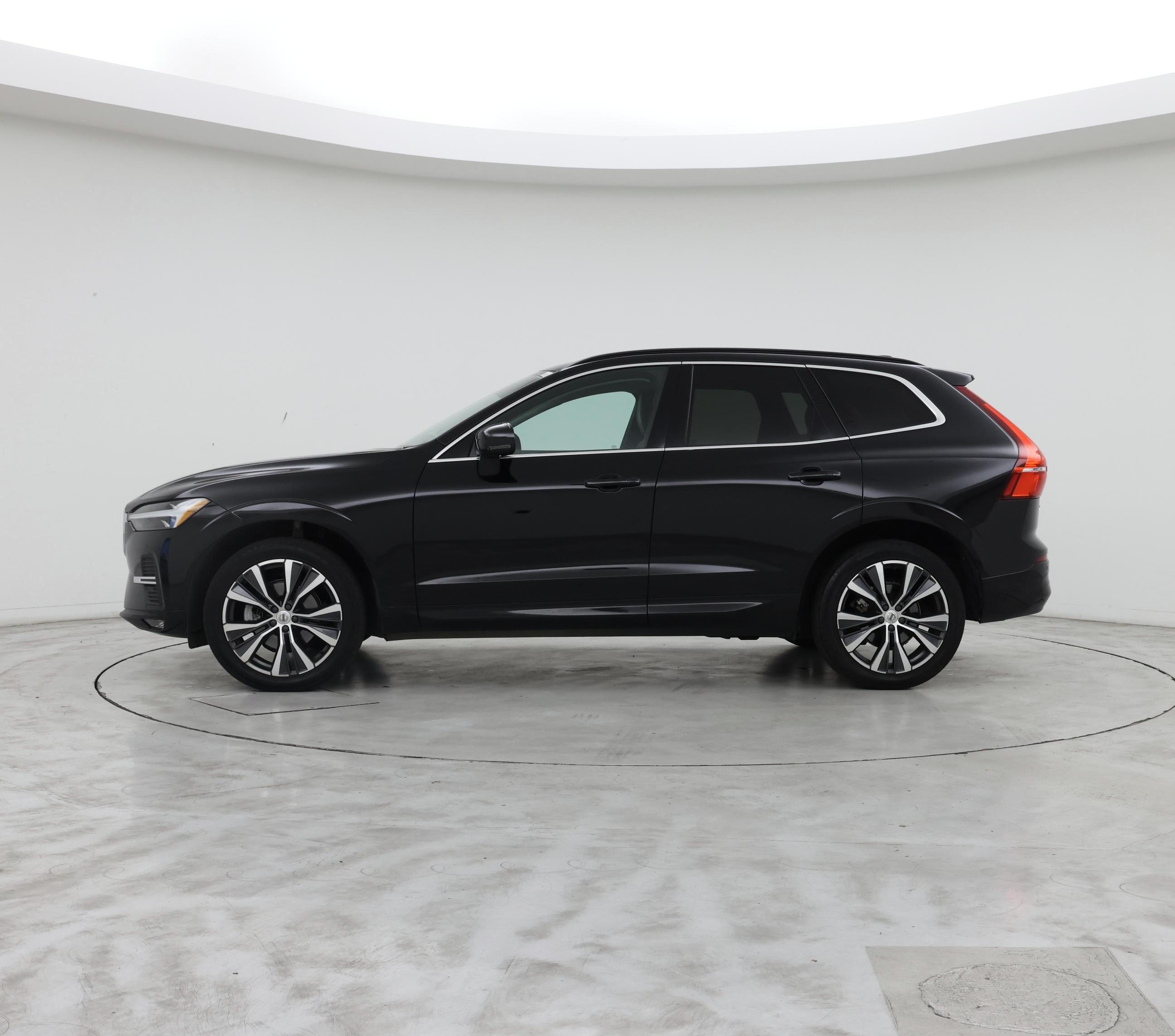 Thumbnail: 2022 Volvo XC60 - 3