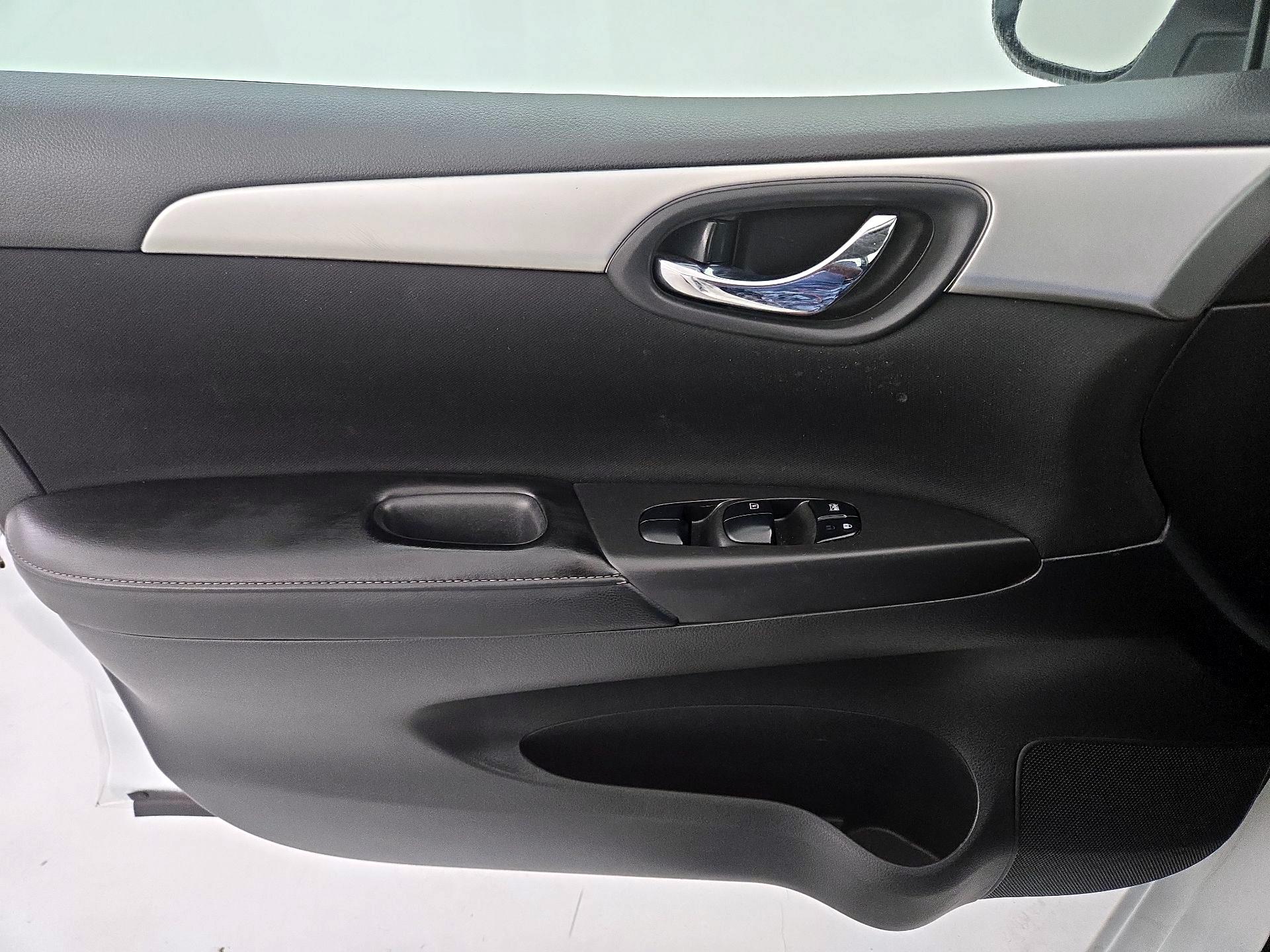 Thumbnail: 2019 Nissan Sentra - 12