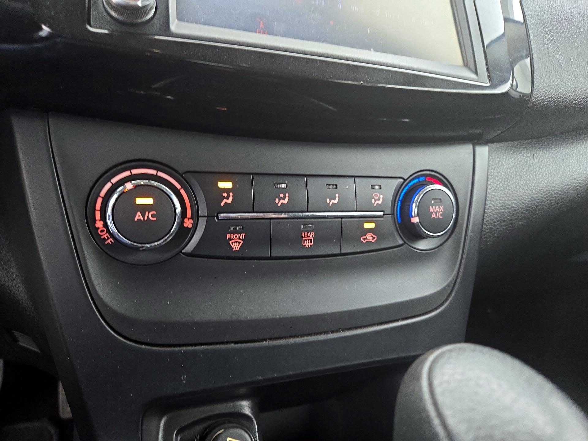 Thumbnail: 2019 Nissan Sentra - 16