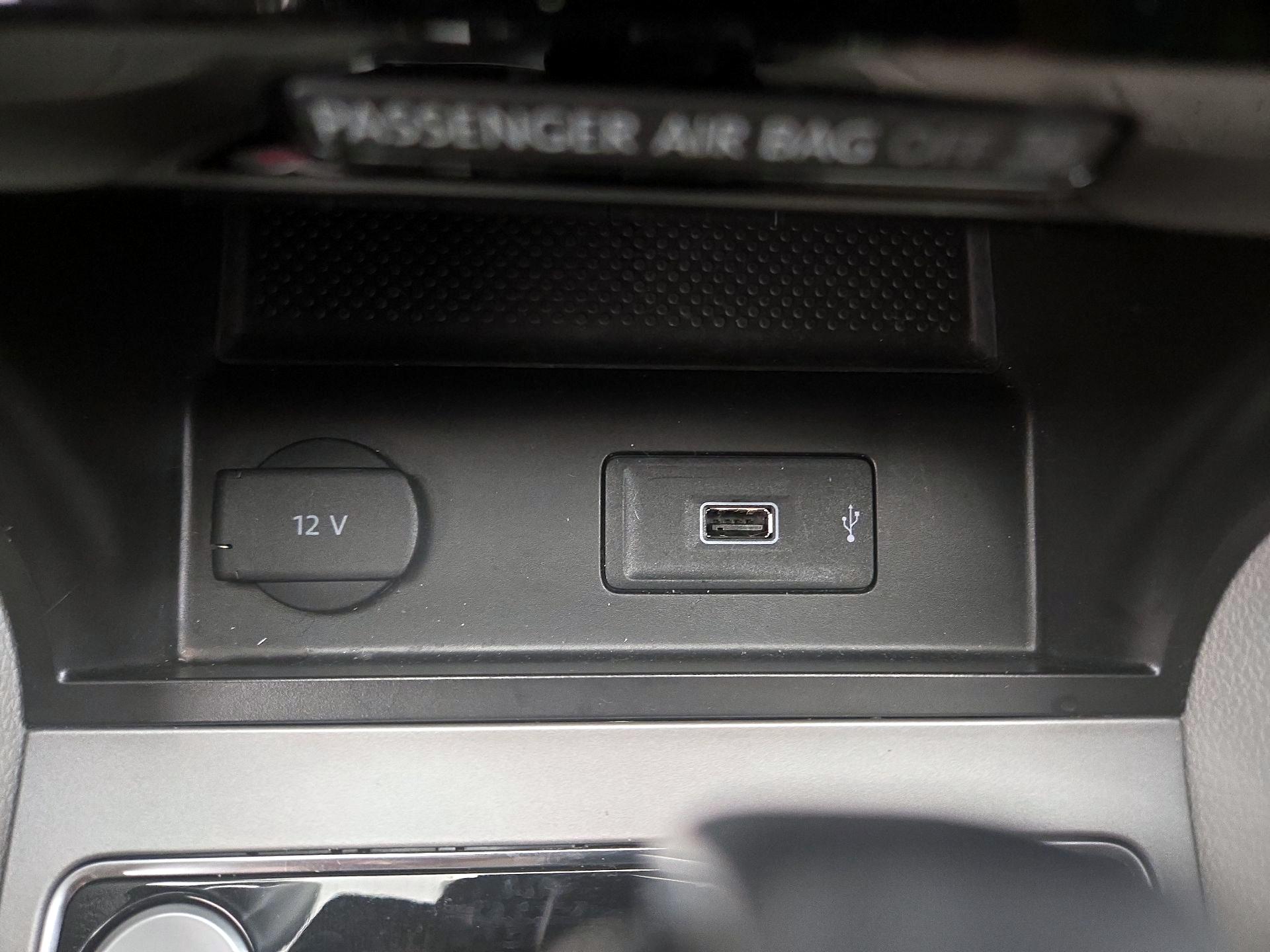 Thumbnail: 2022 Volkswagen Passat - 18