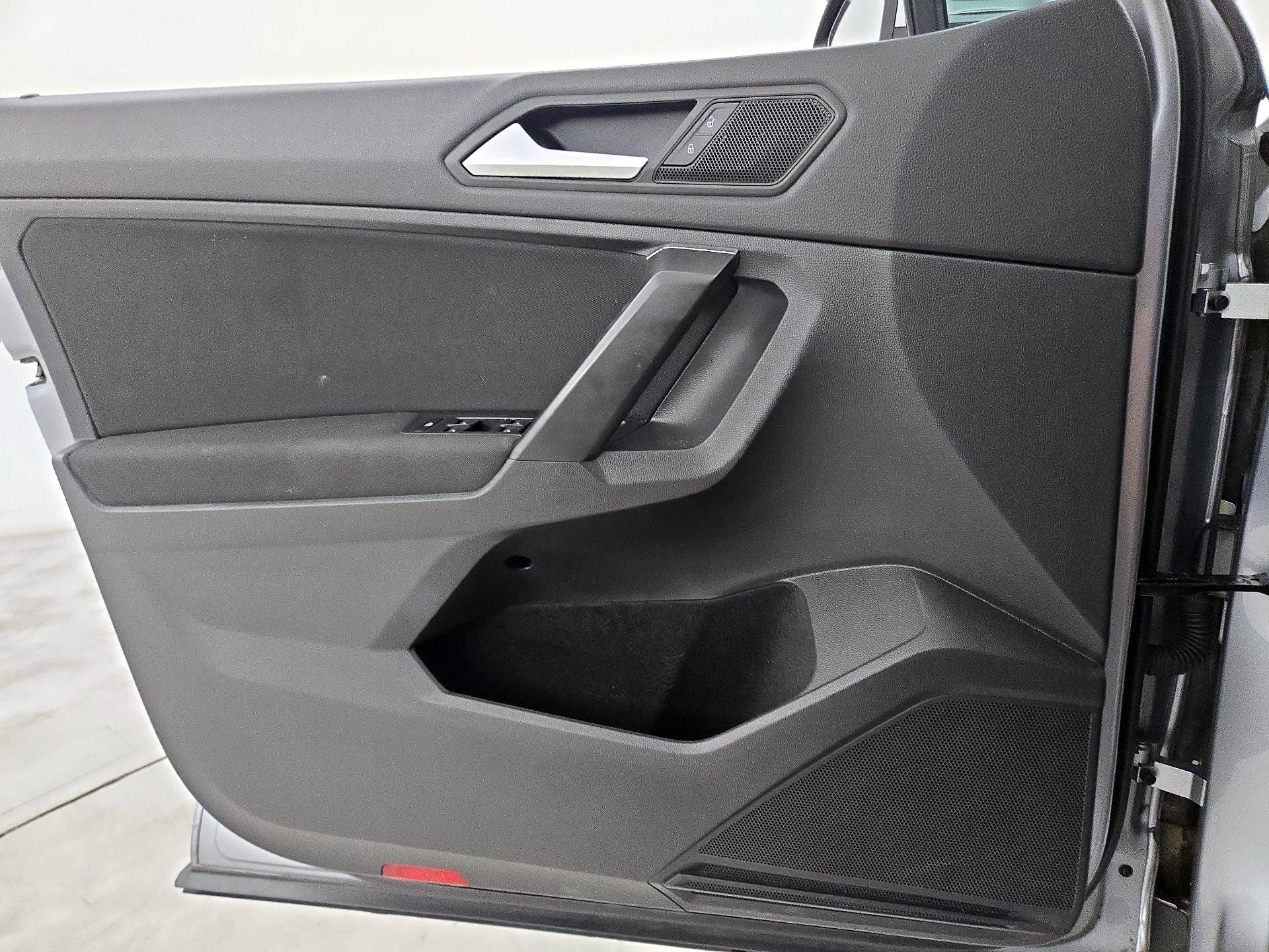Thumbnail: 2021 Volkswagen Tiguan - 12