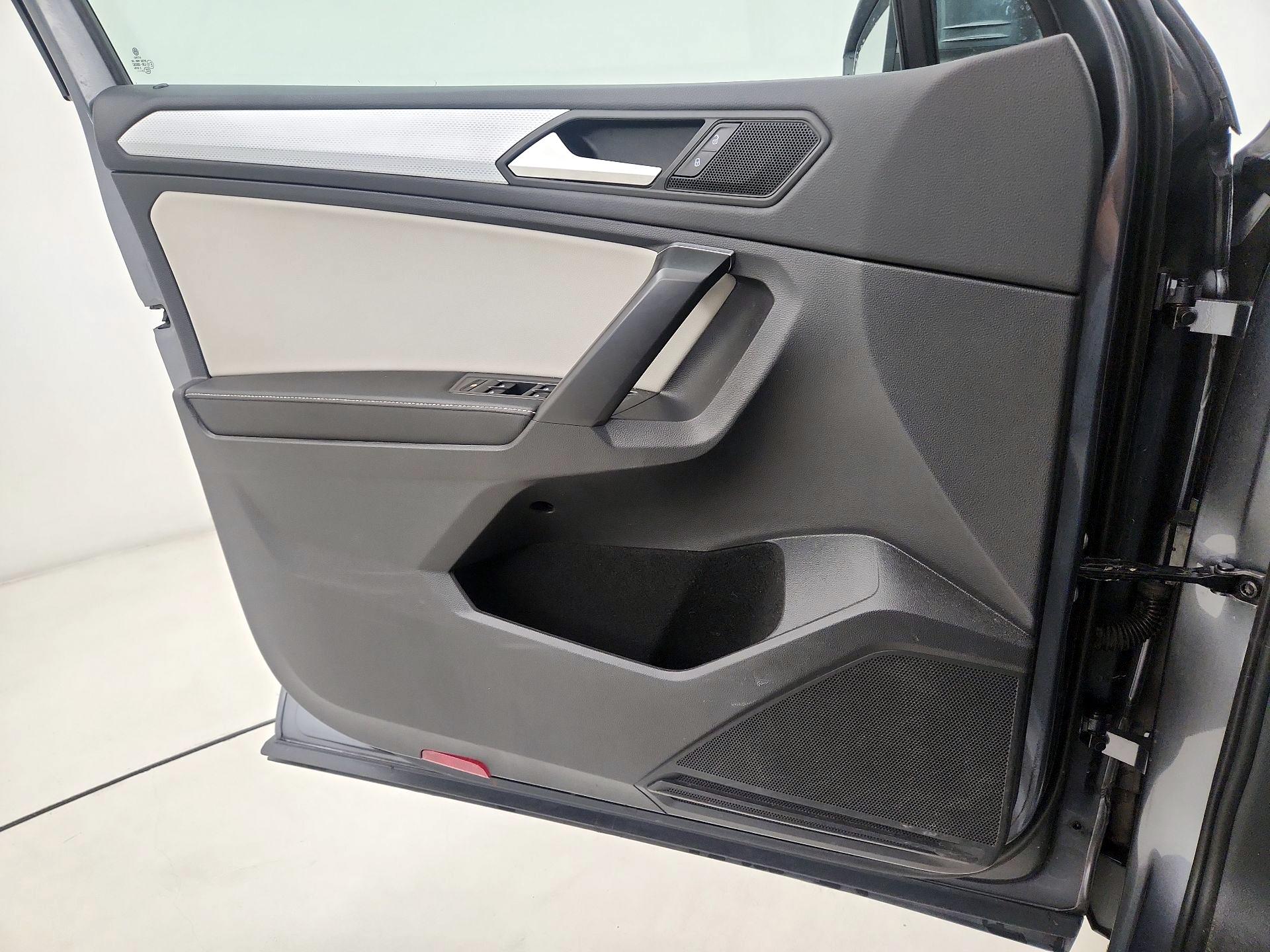 Thumbnail: 2022 Volkswagen Tiguan - 12