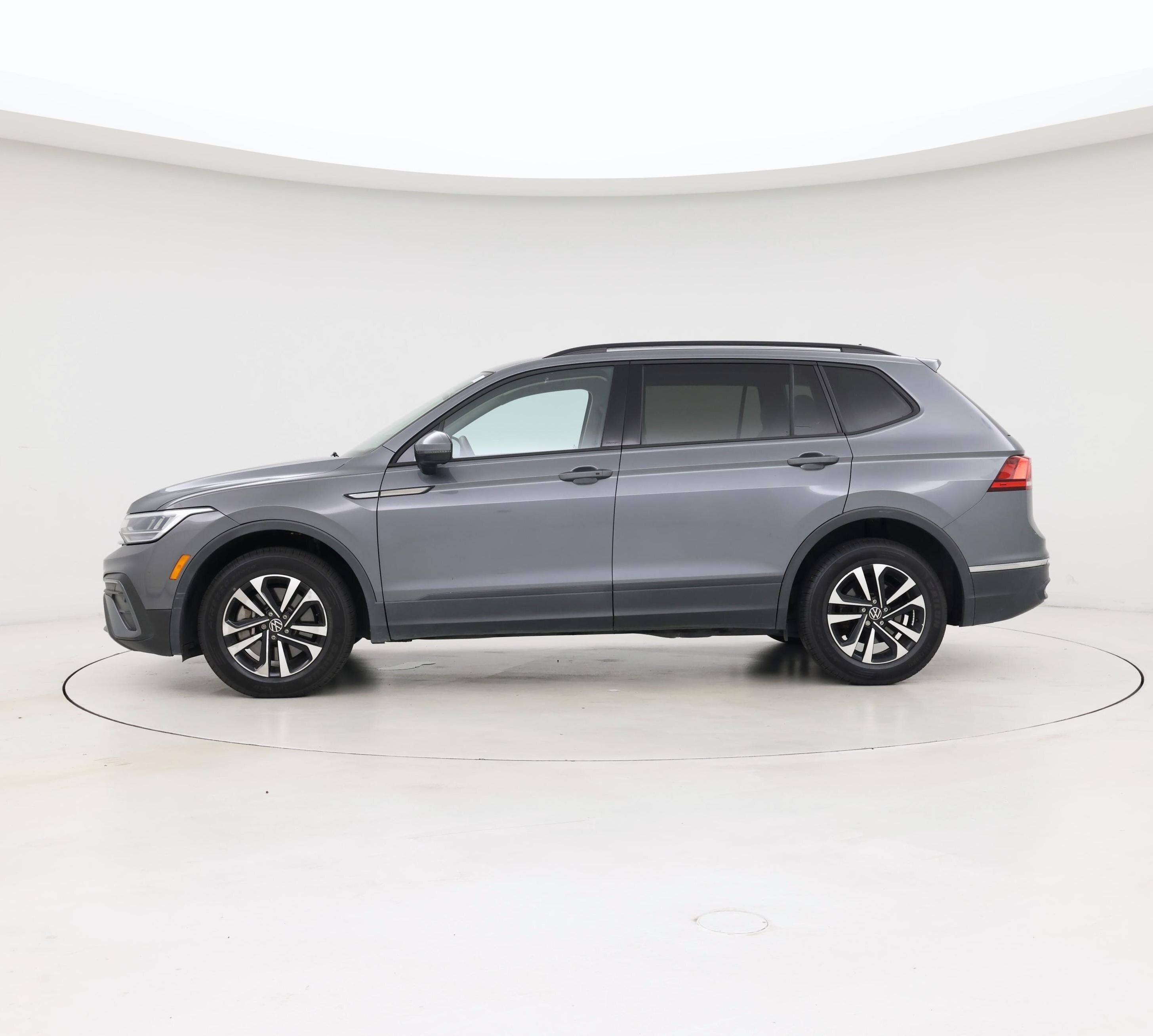 Thumbnail: 2022 Volkswagen Tiguan - 3