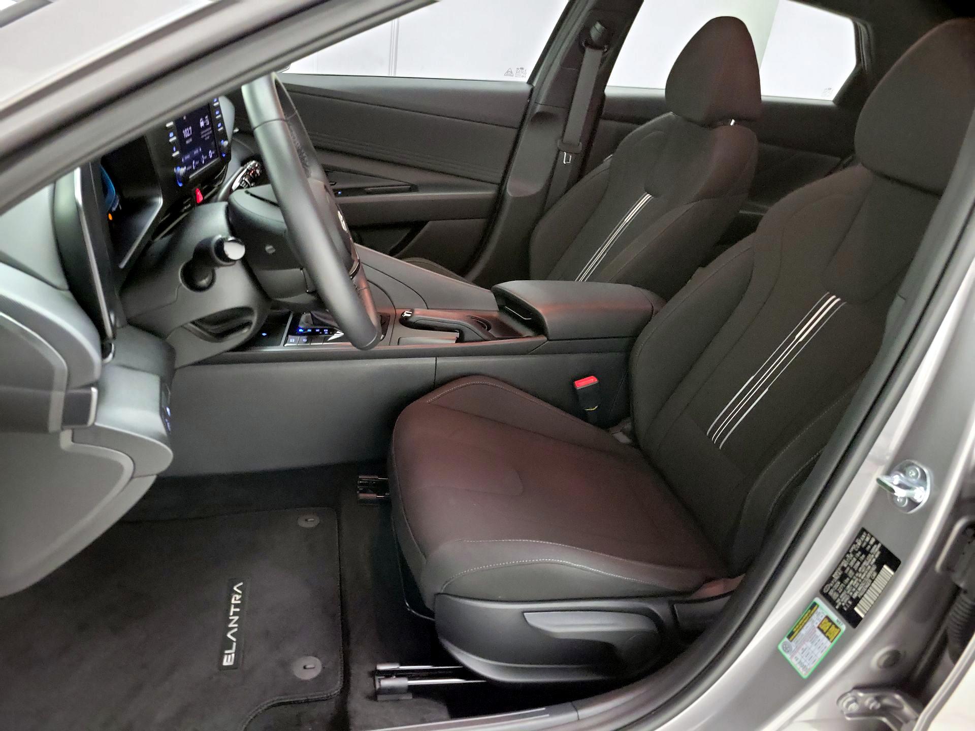 Thumbnail: 2025 Hyundai Elantra - 11