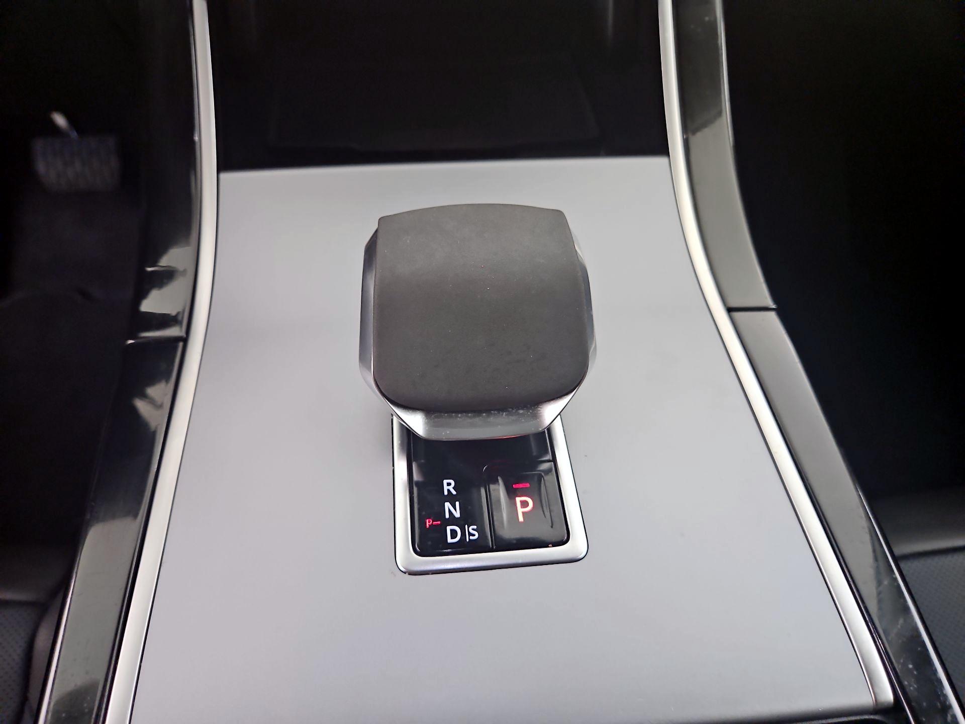 Thumbnail: 2024 Land Rover Range Rover Velar - 18