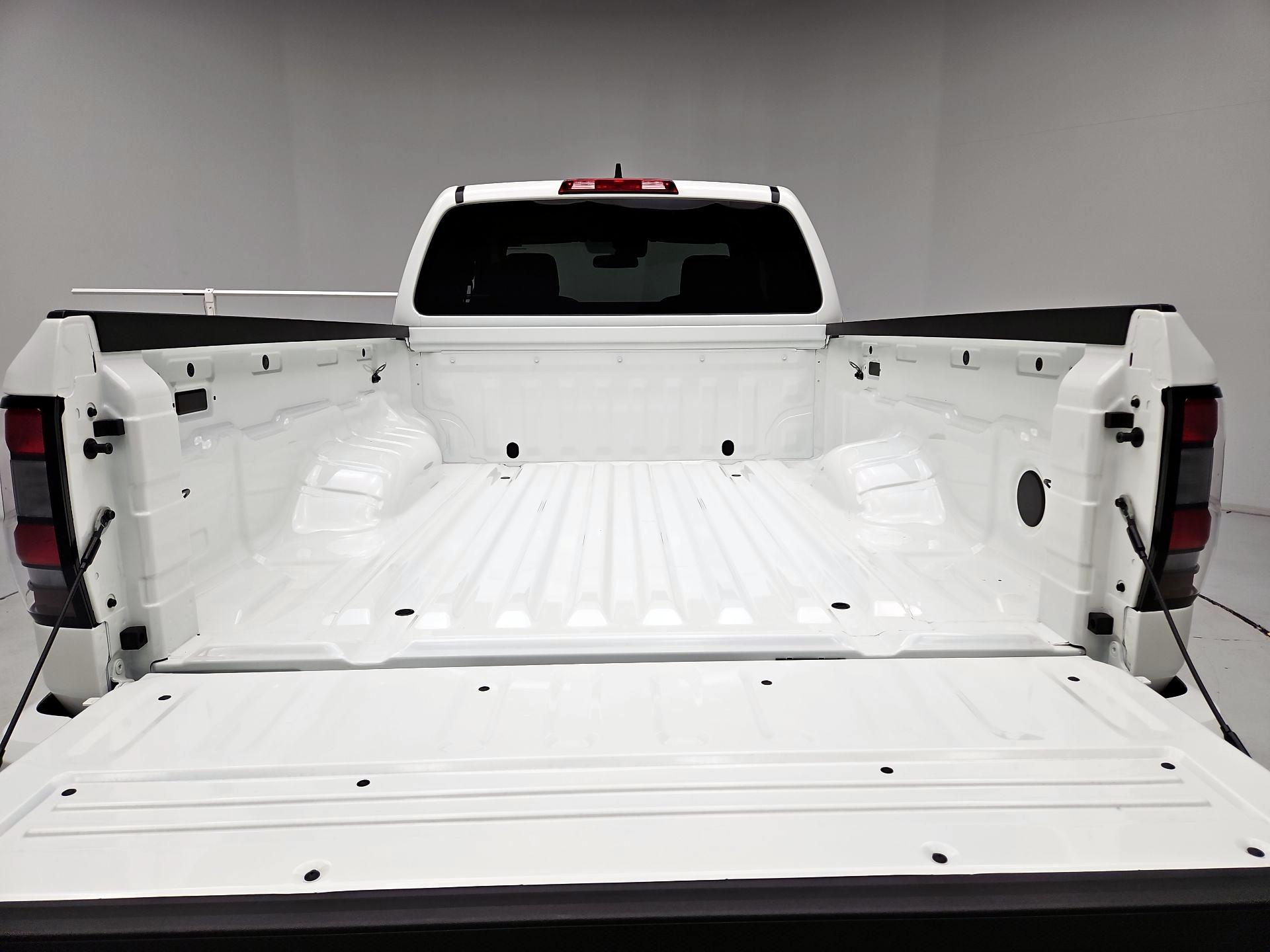 Thumbnail: 2025 Nissan Frontier - 20