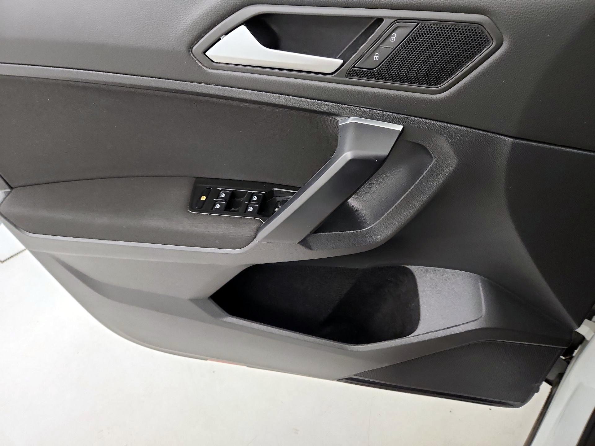 Thumbnail: 2021 Volkswagen Tiguan - 12