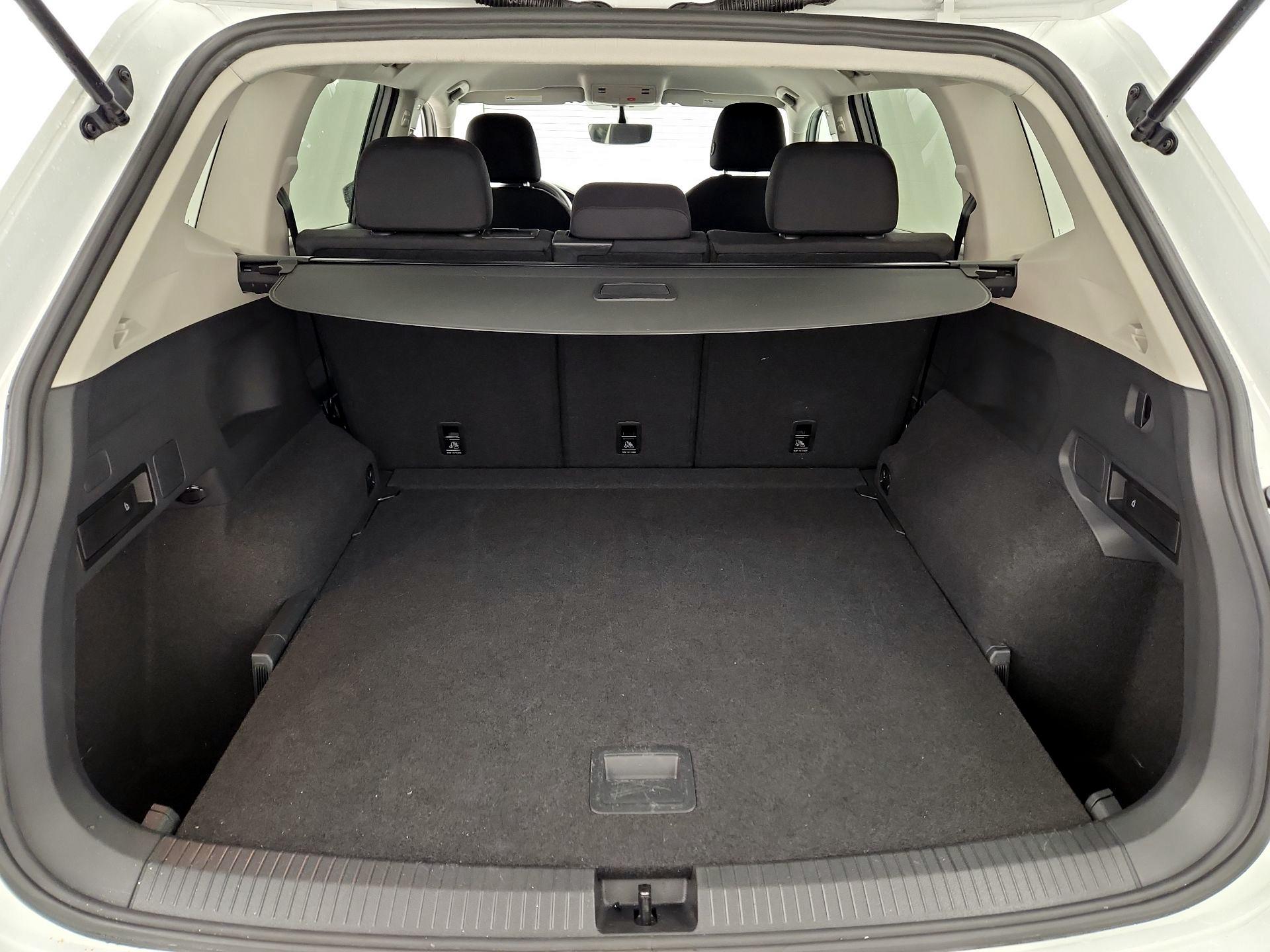 Thumbnail: 2021 Volkswagen Tiguan - 20