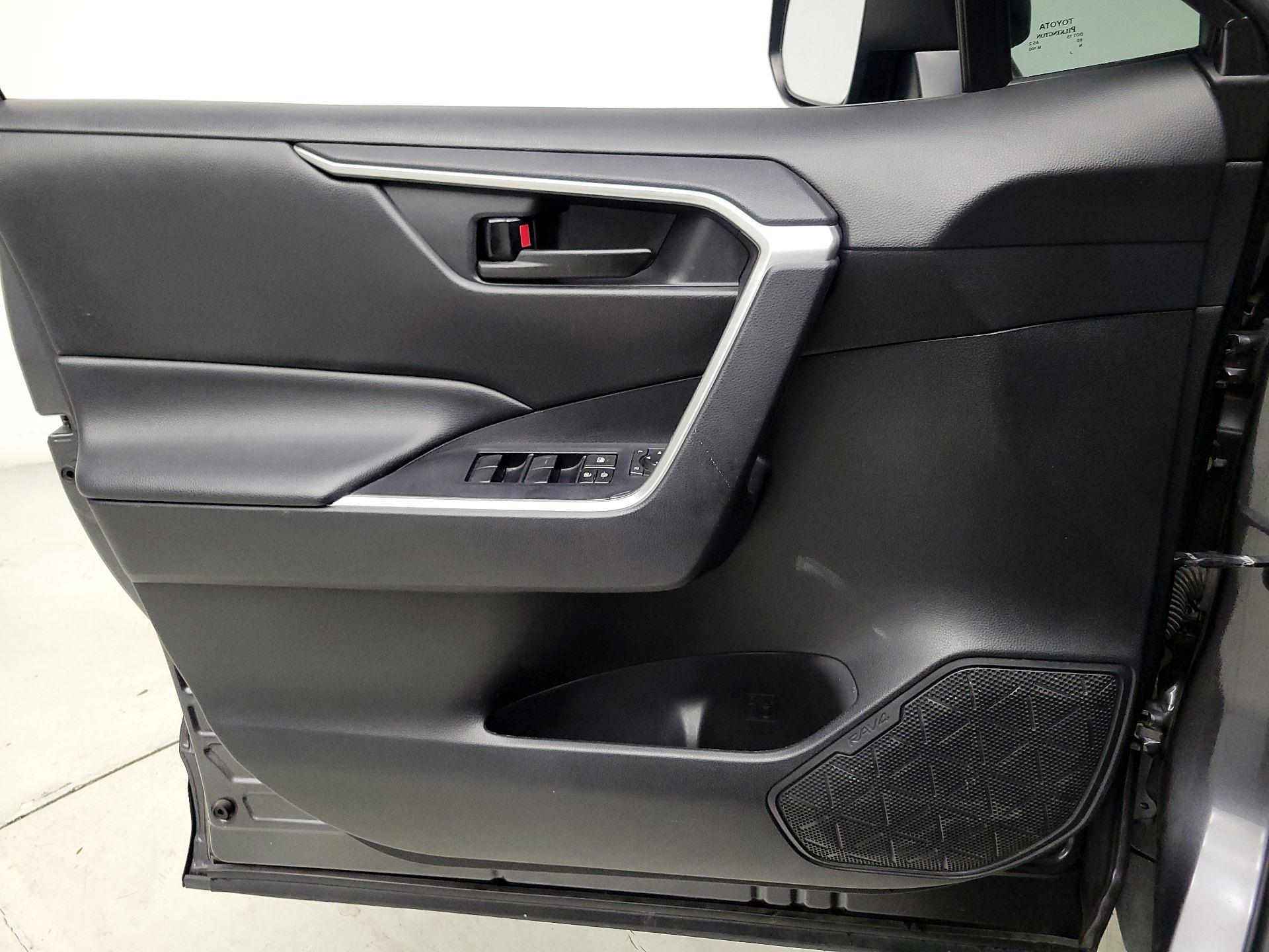 Thumbnail: 2021 Toyota RAV4 - 12