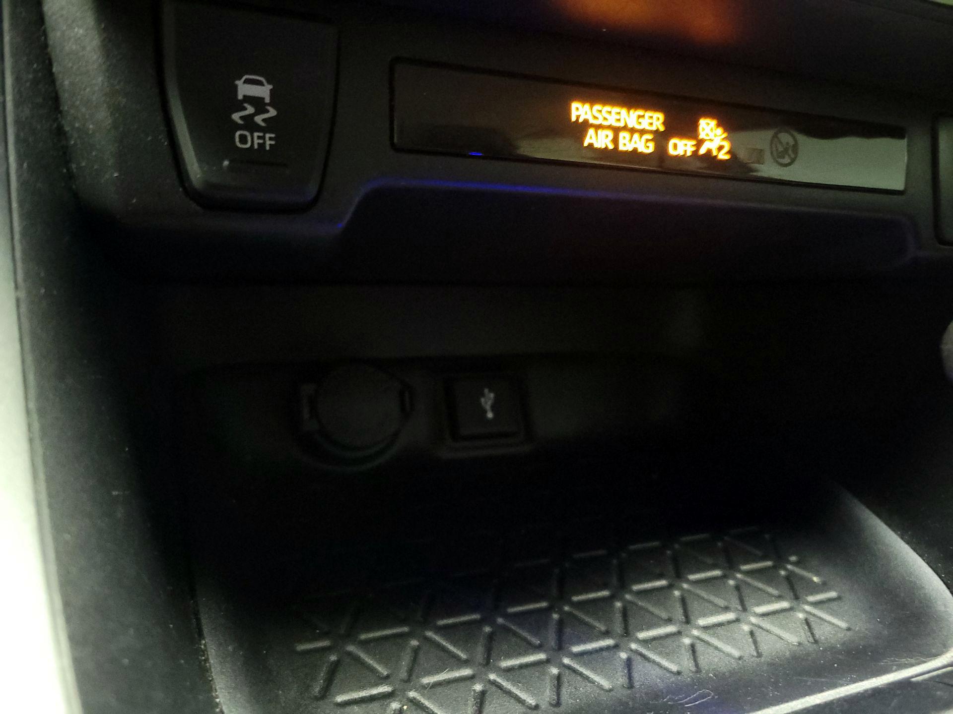 Thumbnail: 2021 Toyota RAV4 - 18
