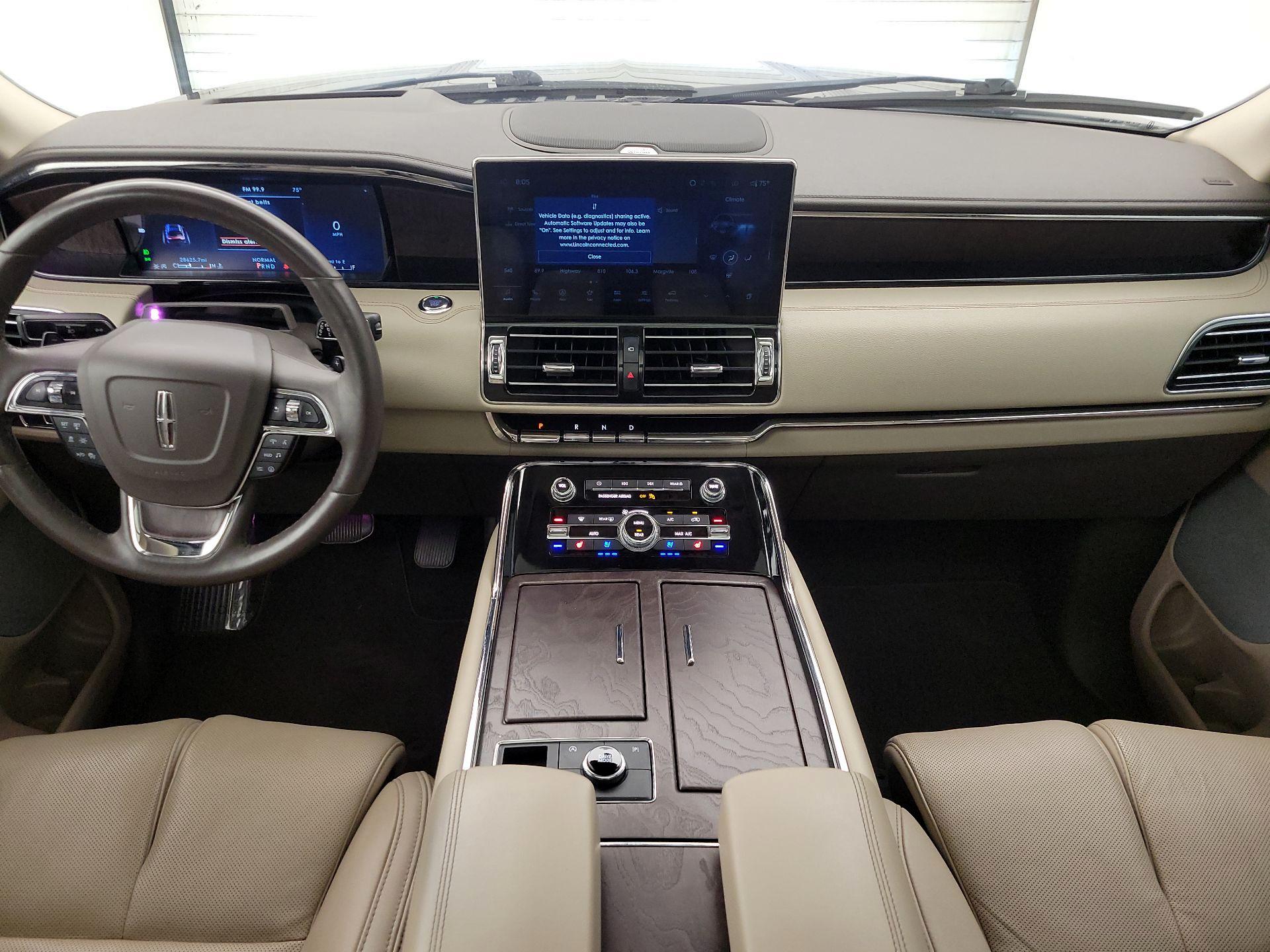Thumbnail: 2023 Lincoln Navigator L - 9
