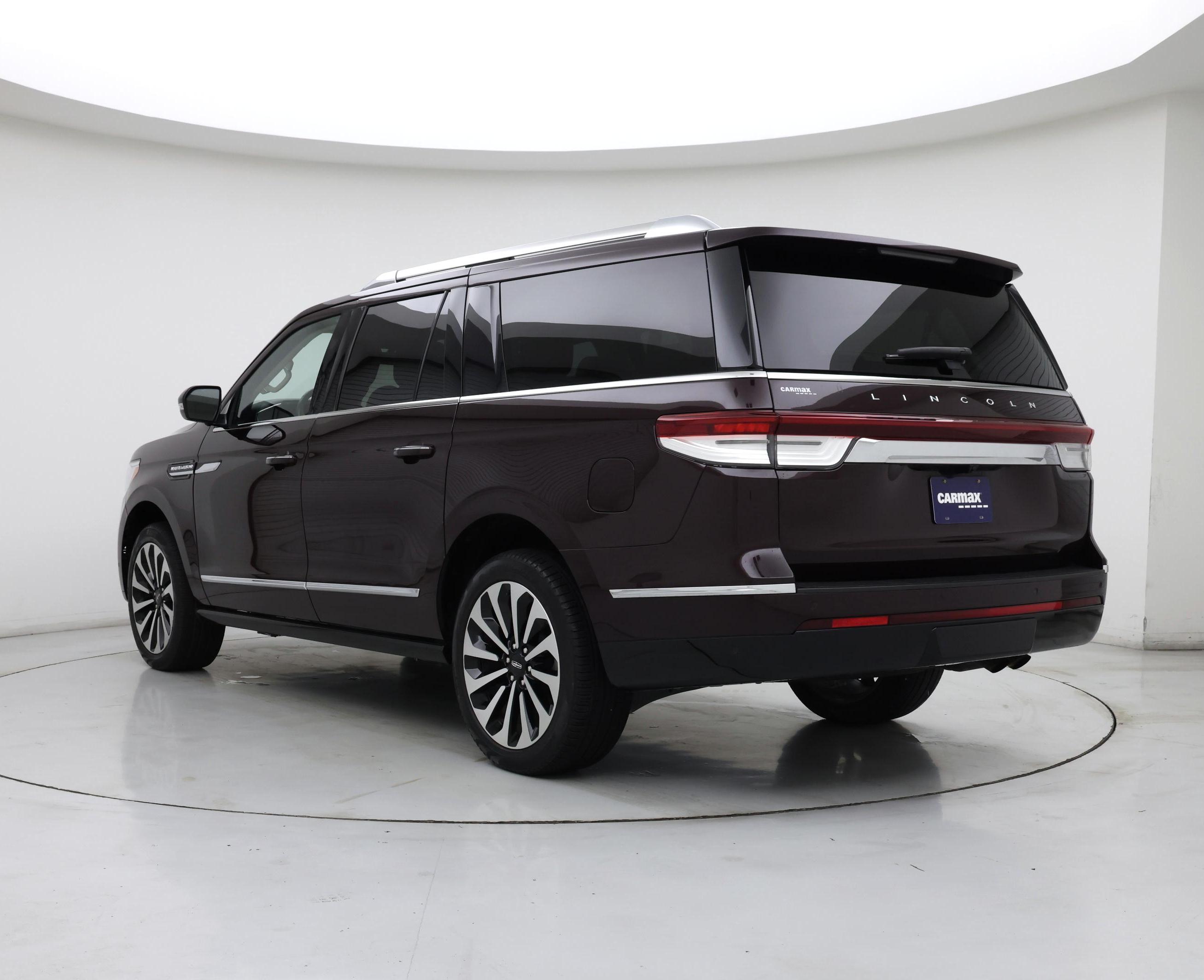 Thumbnail: 2023 Lincoln Navigator L - 2