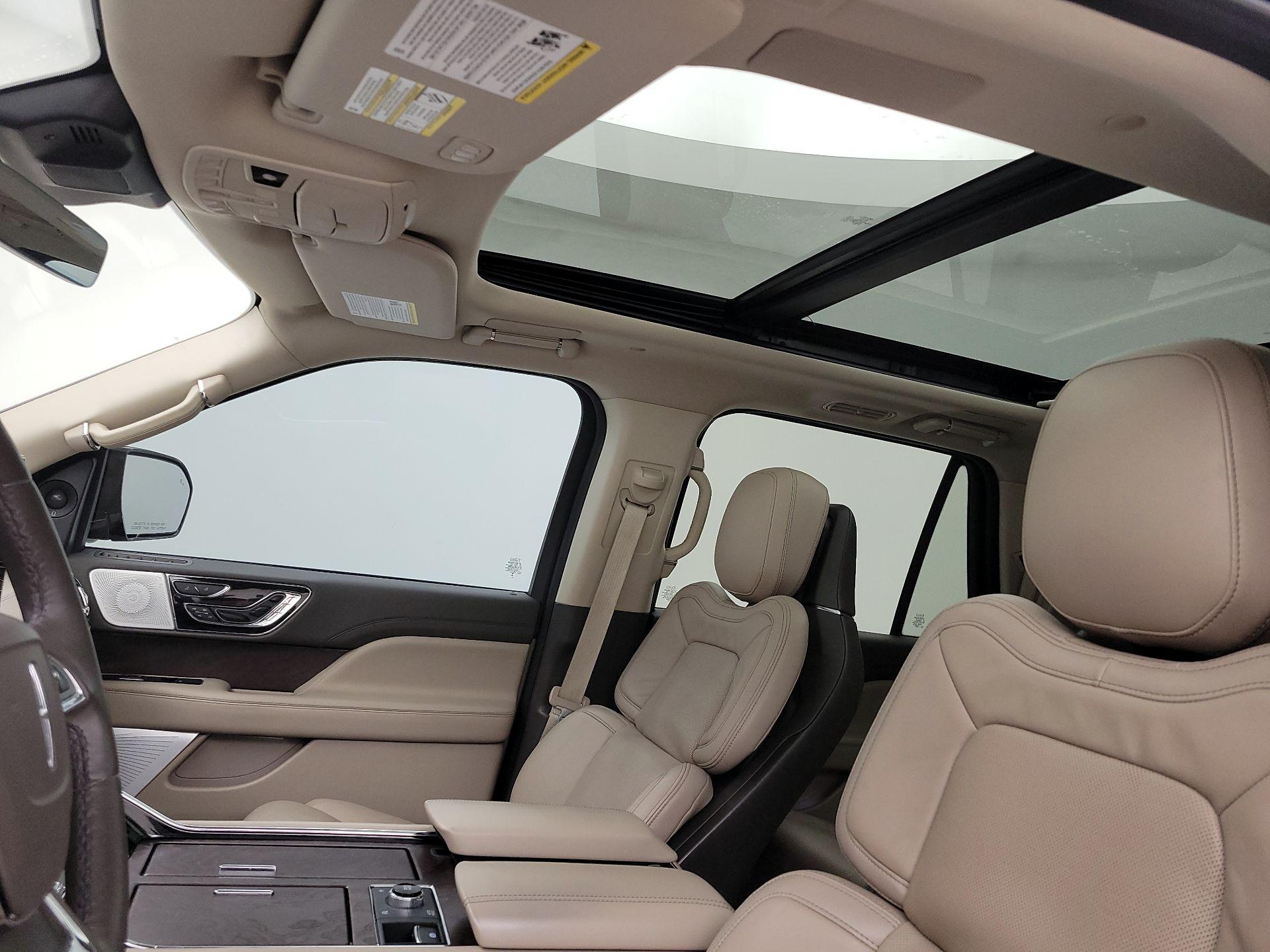 Thumbnail: 2023 Lincoln Navigator L - 20