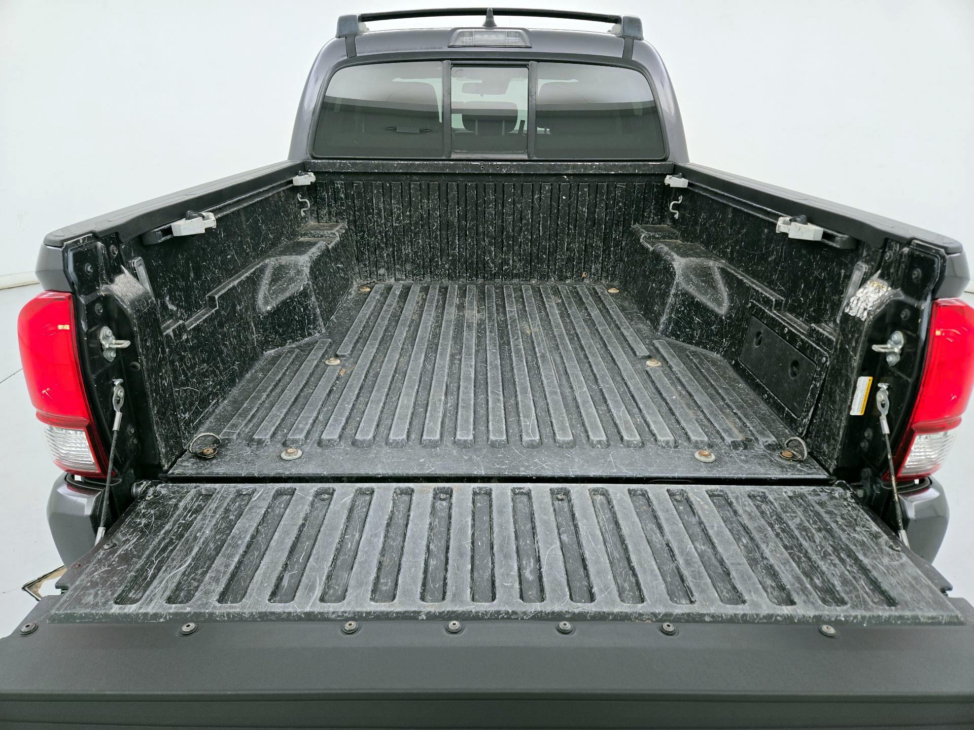 Thumbnail: 2021 Toyota Tacoma - 20