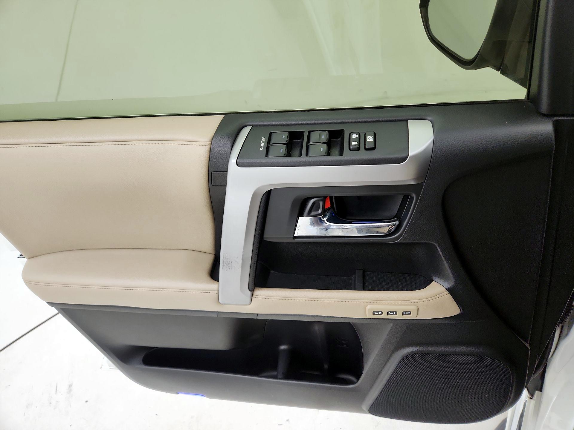 Thumbnail: 2016 Toyota 4Runner - 12
