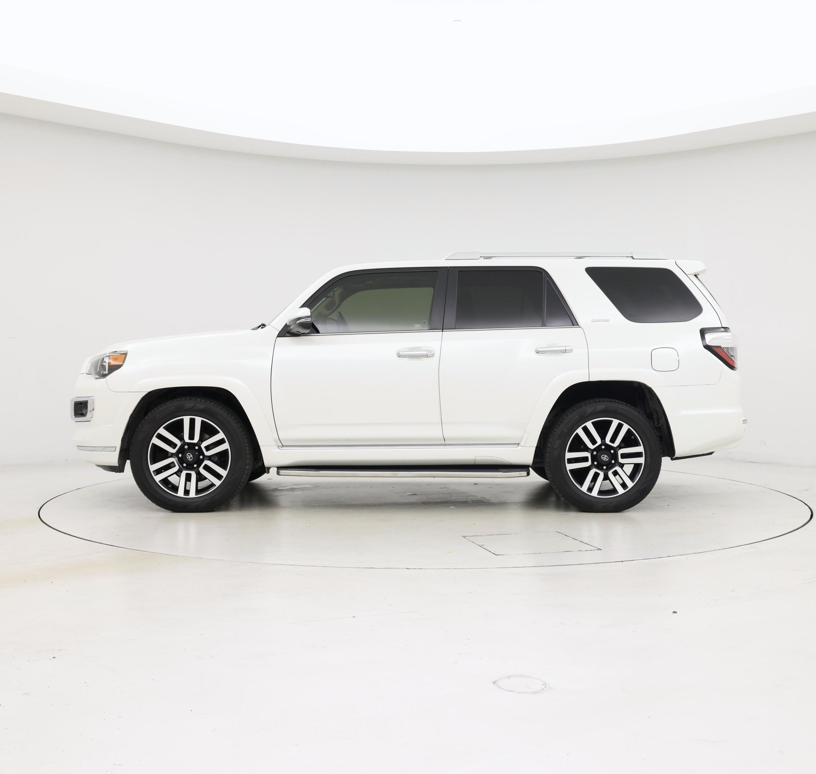 Thumbnail: 2016 Toyota 4Runner - 3