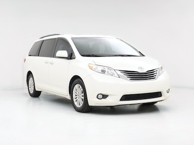 White 2017 Toyota Sienna XLE