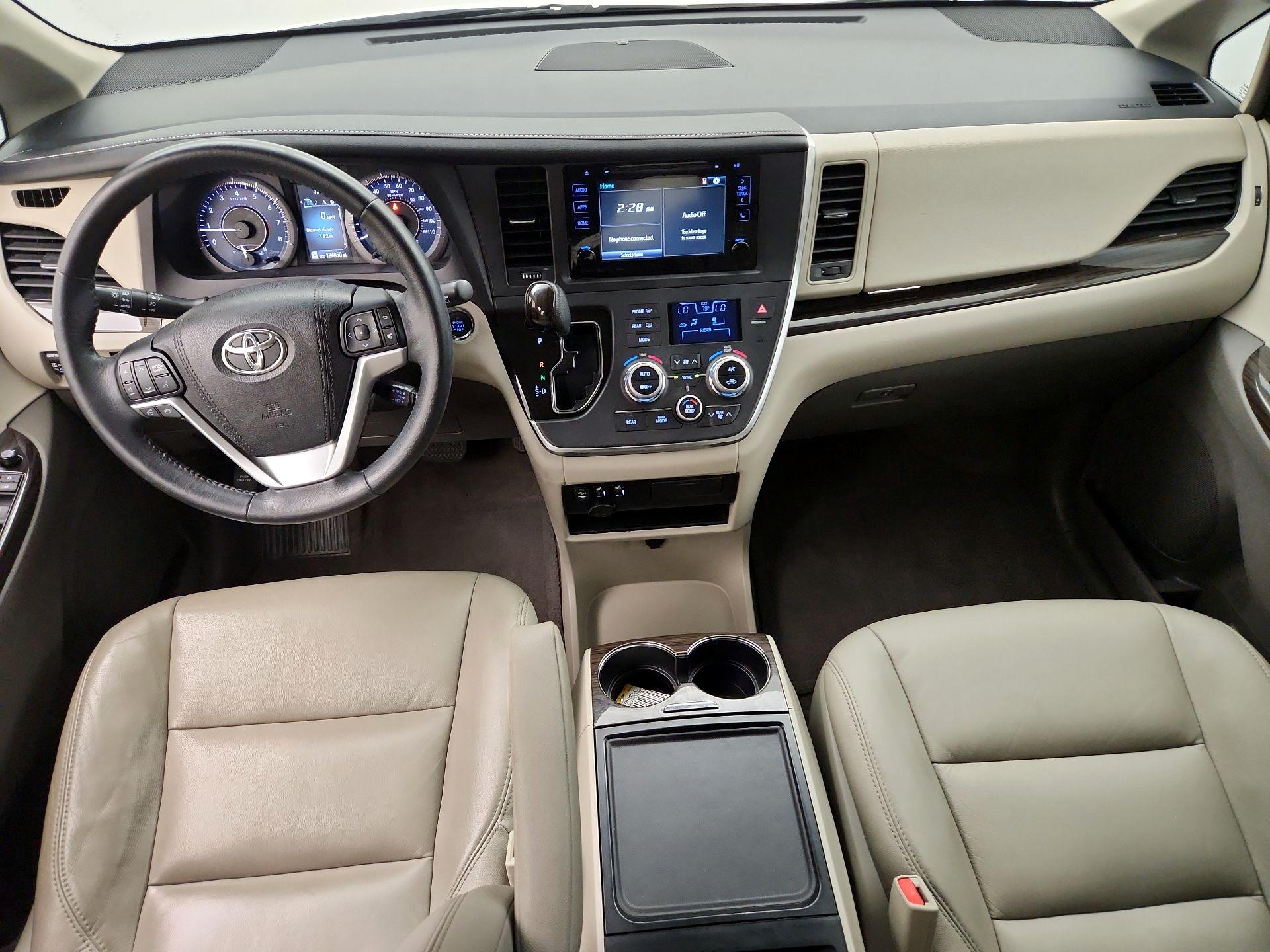 Thumbnail: 2017 Toyota Sienna - 9