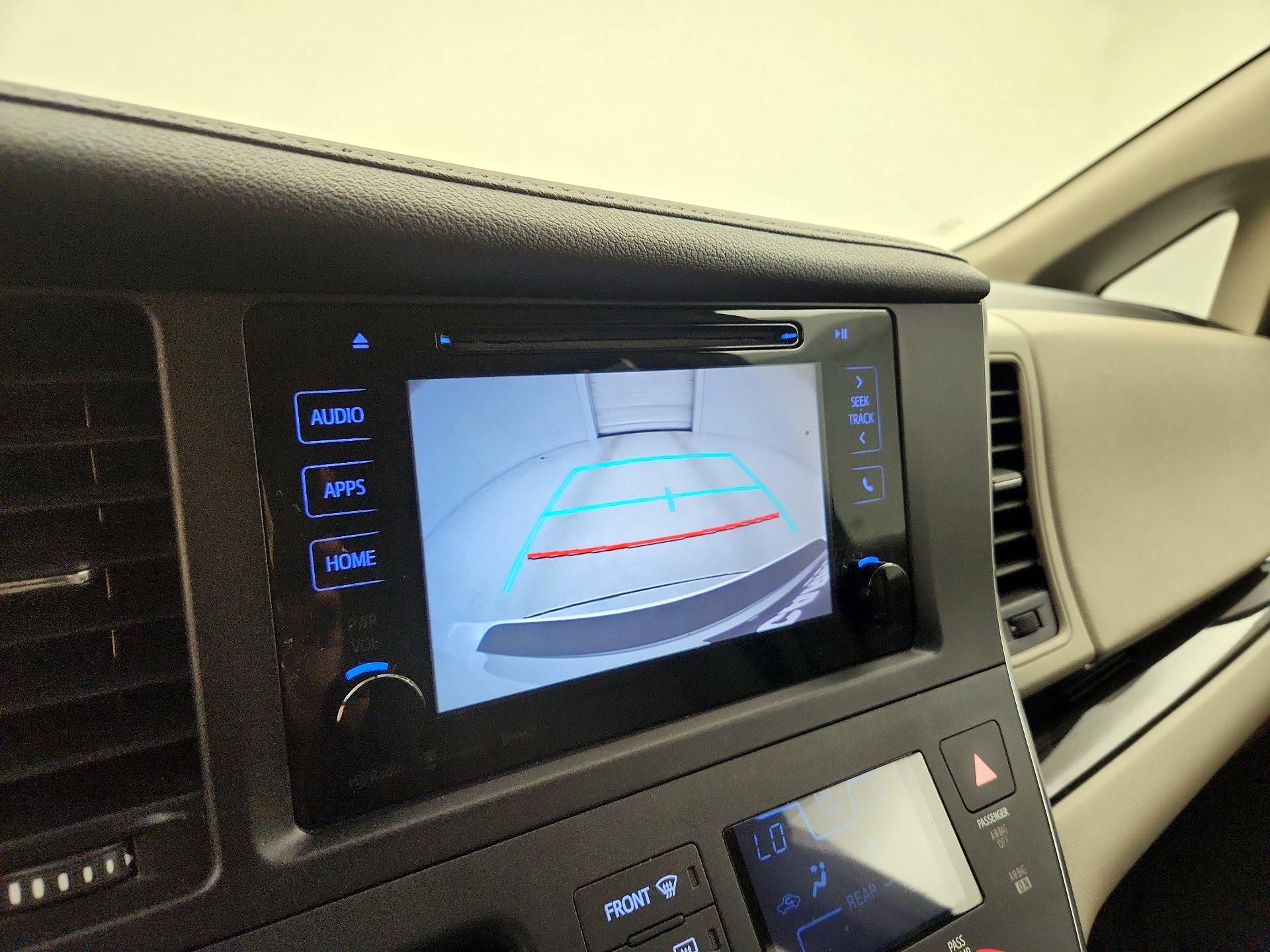 Thumbnail: 2017 Toyota Sienna - 14