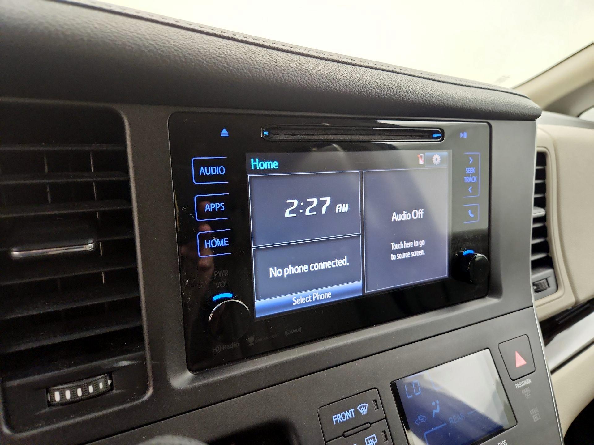 Thumbnail: 2017 Toyota Sienna - 15