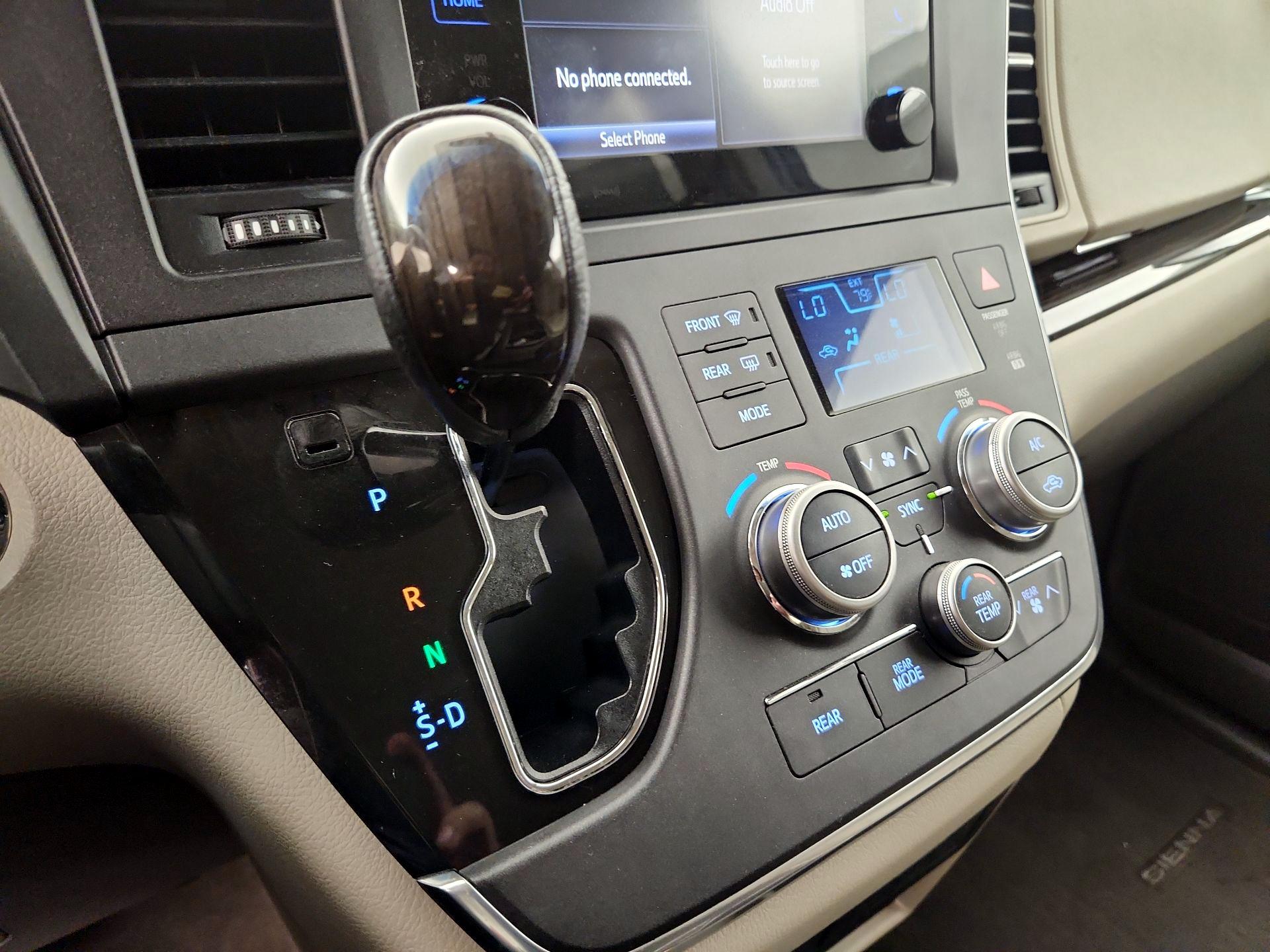 Thumbnail: 2017 Toyota Sienna - 17