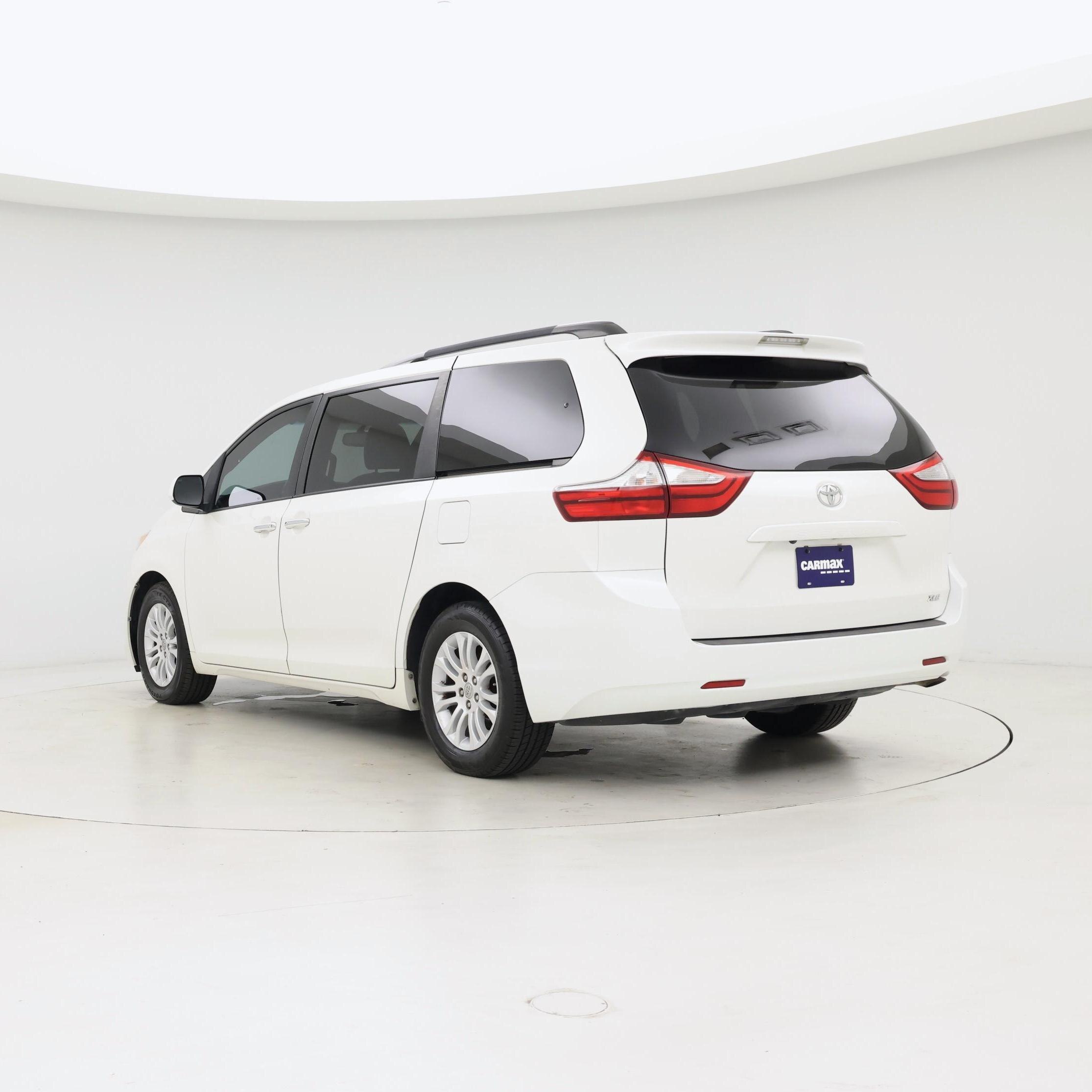 Thumbnail: 2017 Toyota Sienna - 2