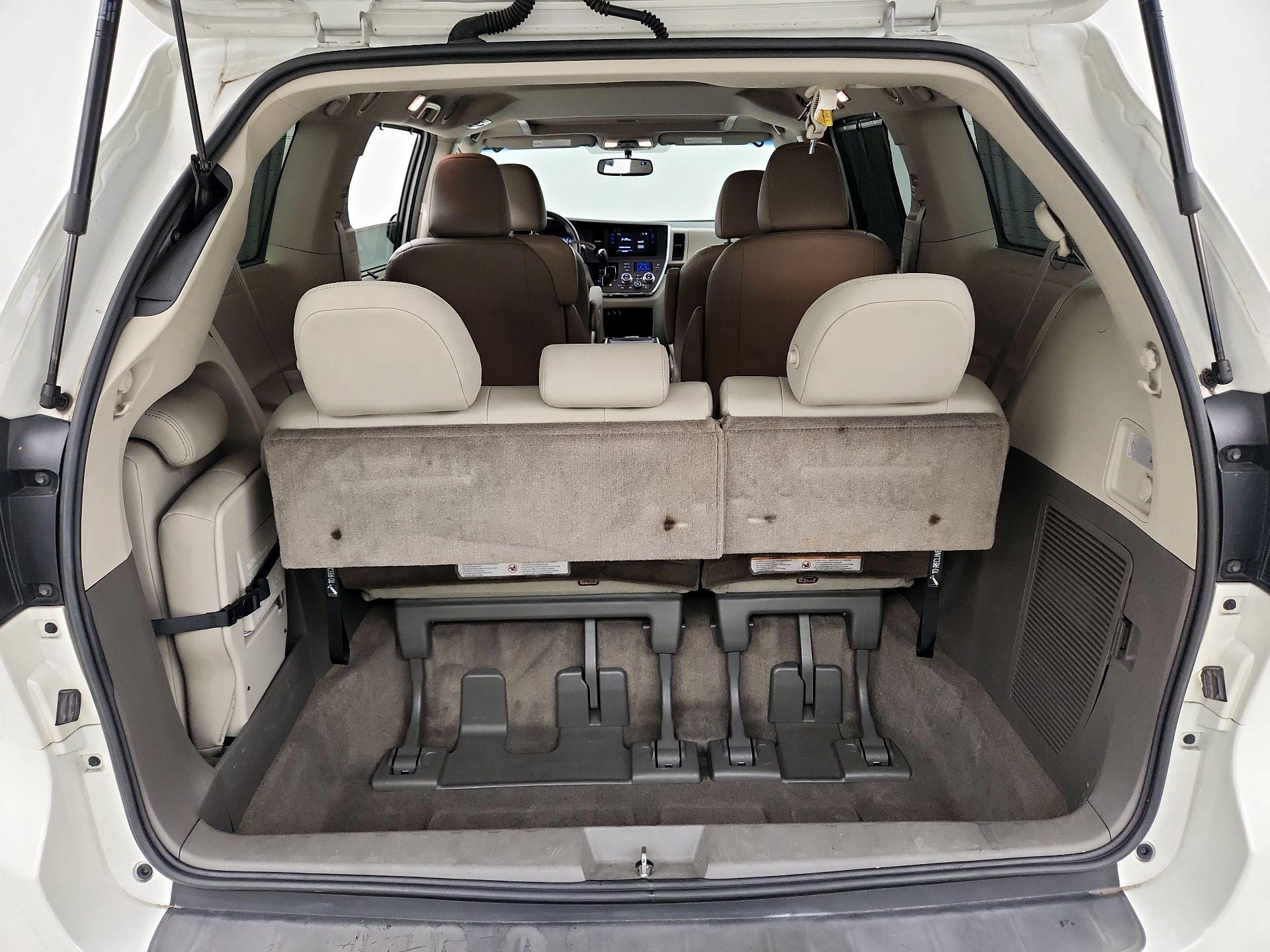 Thumbnail: 2017 Toyota Sienna - 20