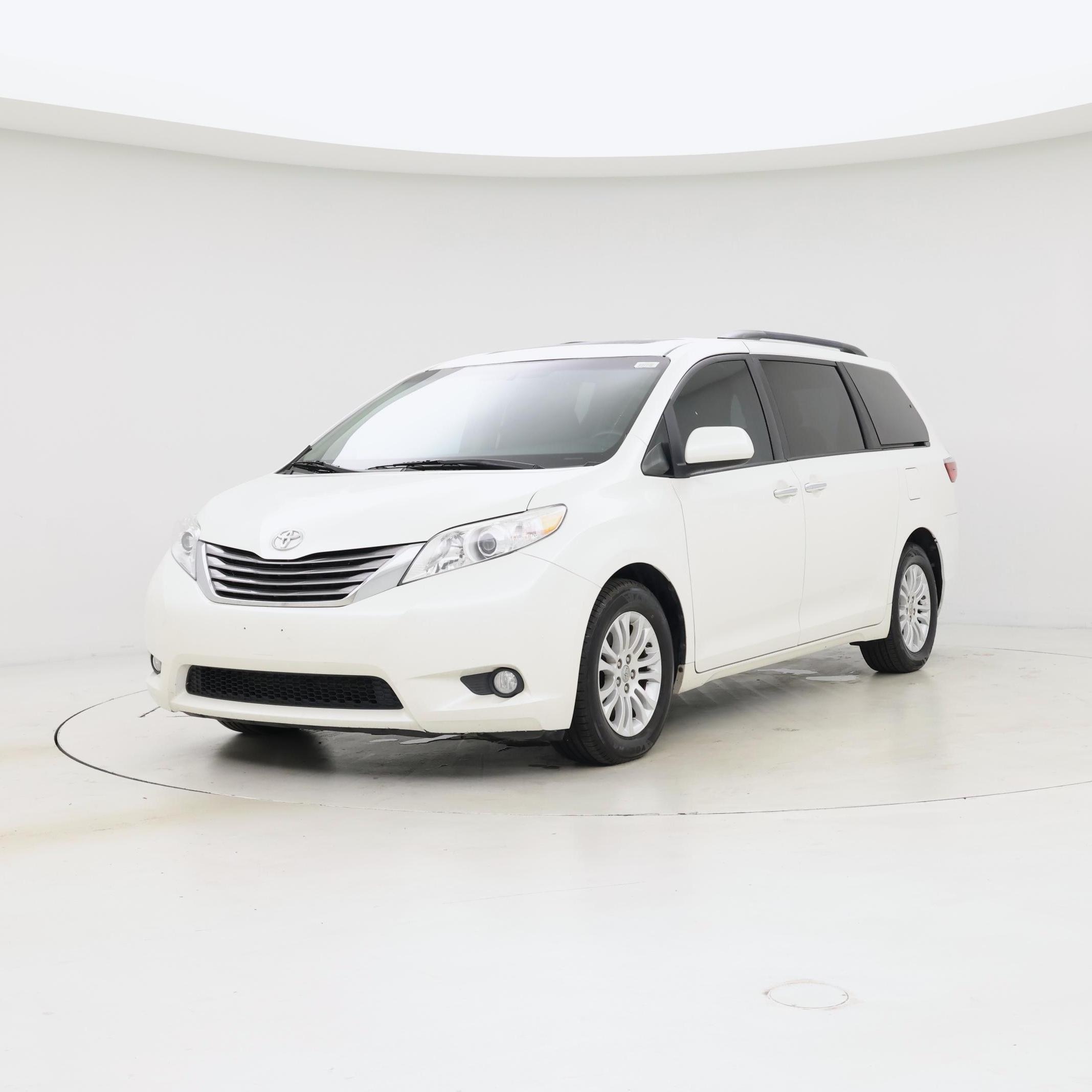 Thumbnail: 2017 Toyota Sienna - 4