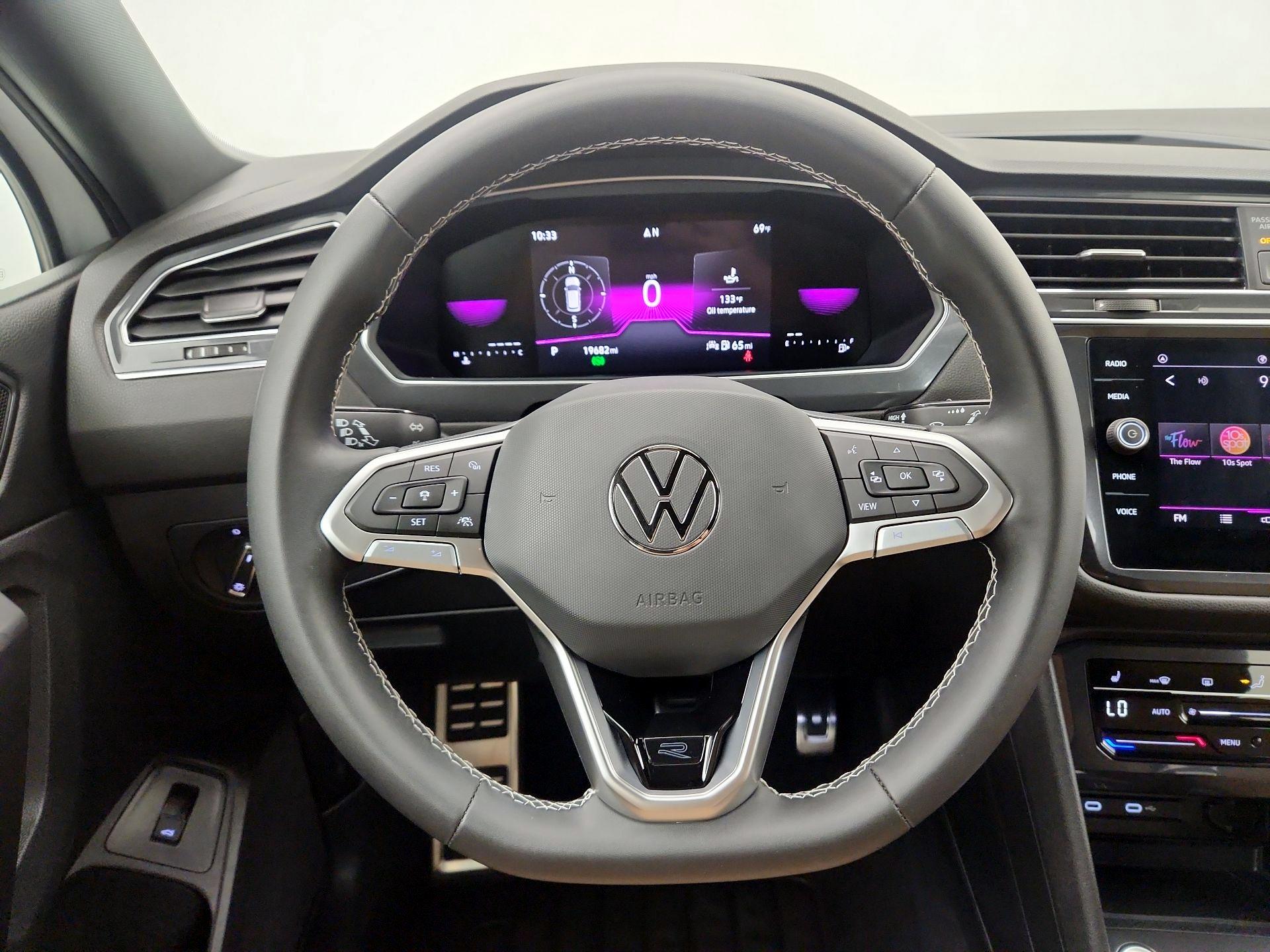 Thumbnail: 2023 Volkswagen Tiguan - 10